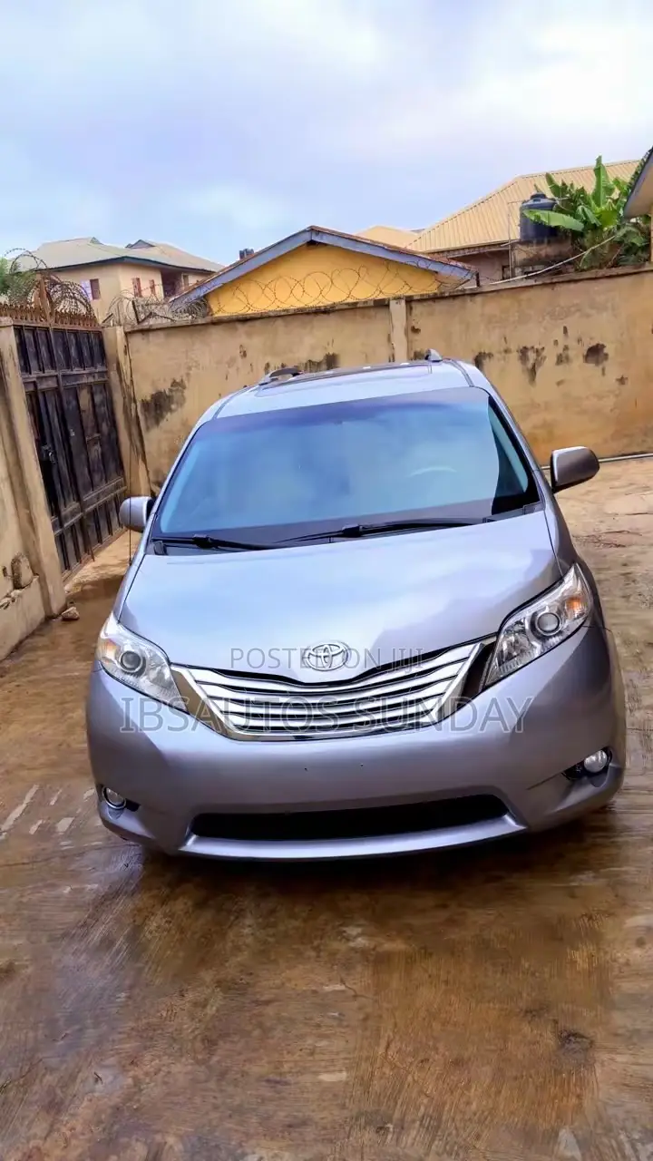 Toyota Sienna 2014 Silver