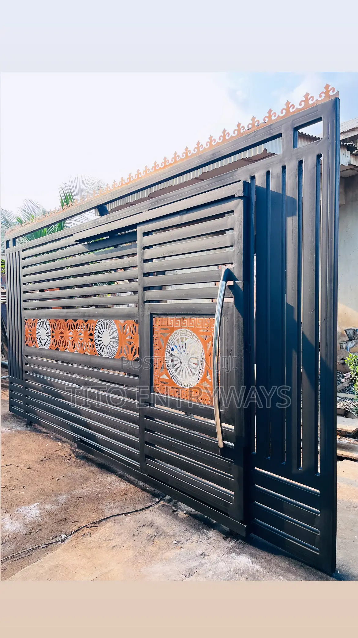 High-Quality 14ft Sliding Gate With Gold Finish and Stainless Handle