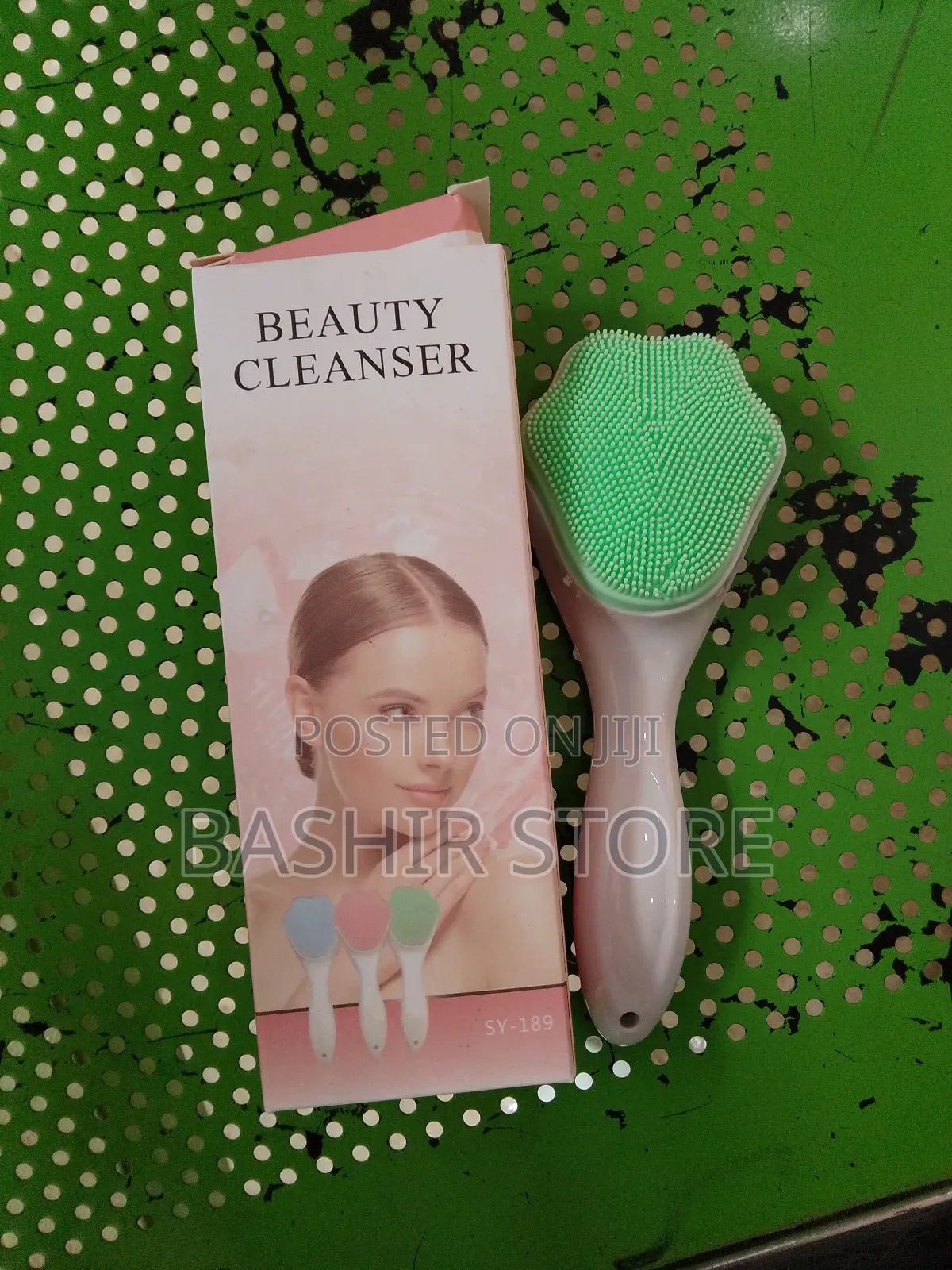 Manual Silicone Facial Cleansing Brush.