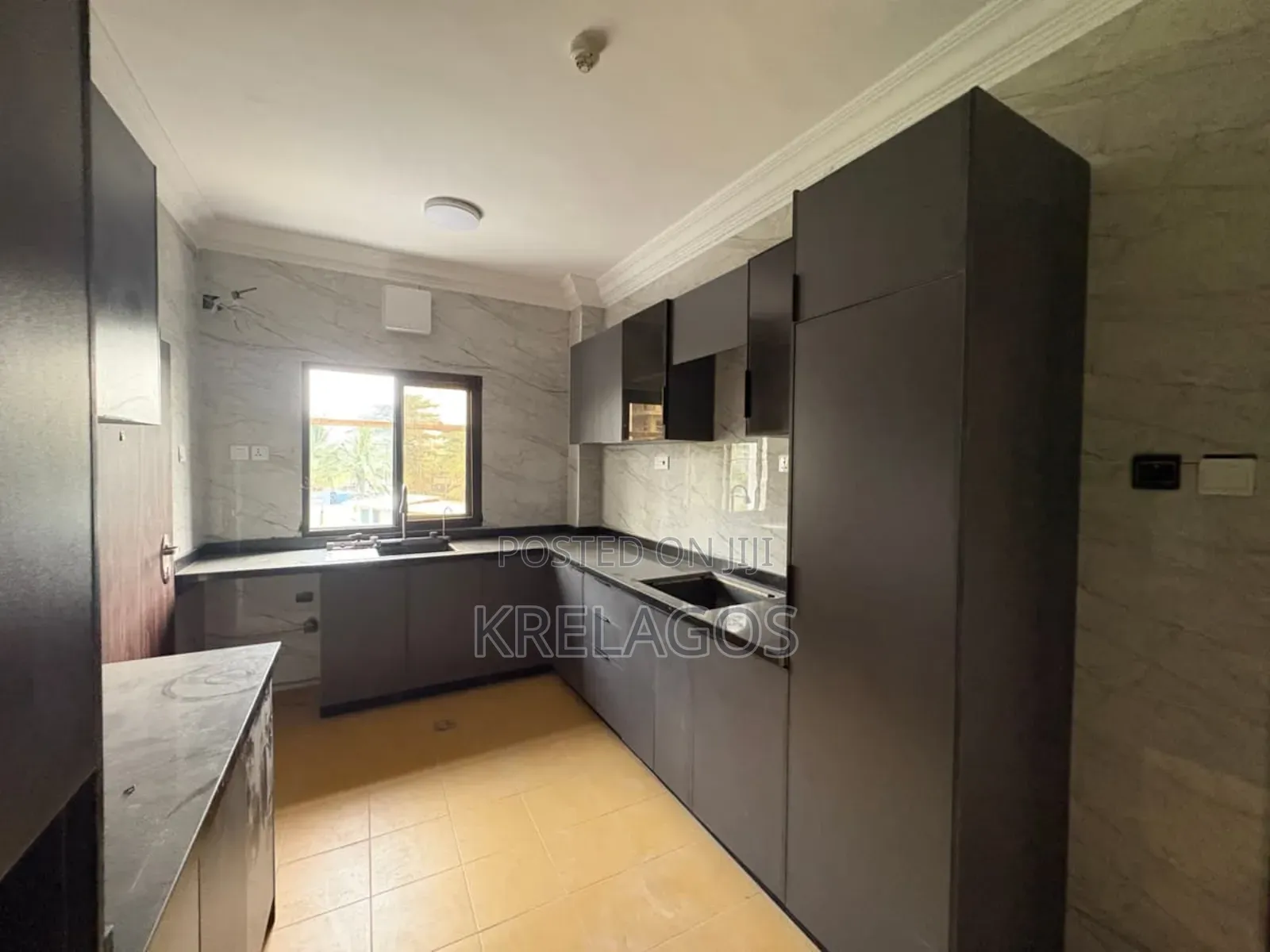 3bdrm Apartment in Lekki Phase 1 for rent