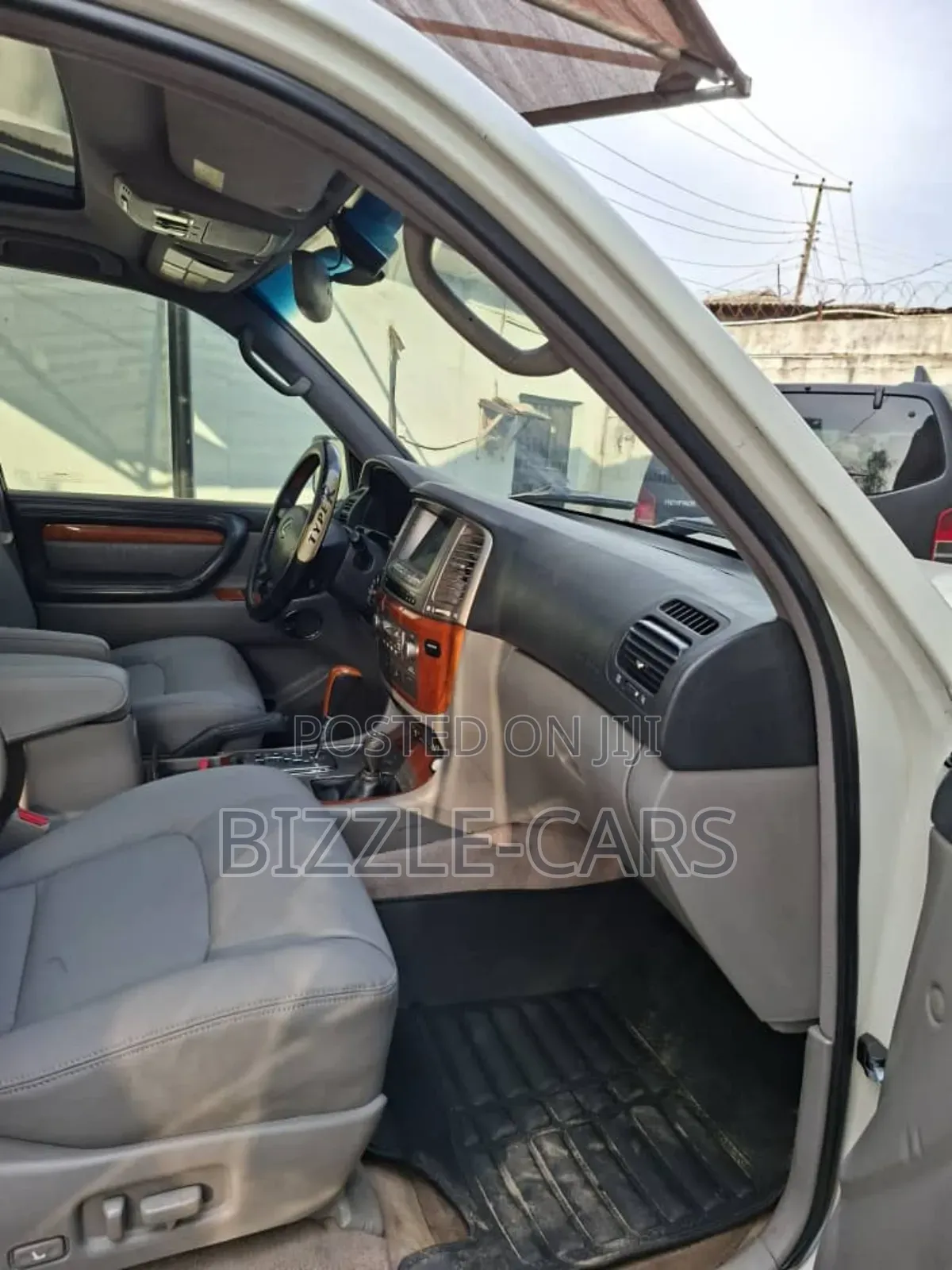 Lexus LX 470 Sport Utility 2004 White