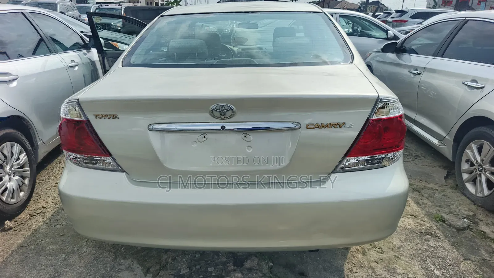 Toyota Camry LE 4dr Sedan (2.4L 4cyl 5M) 2004 Gold