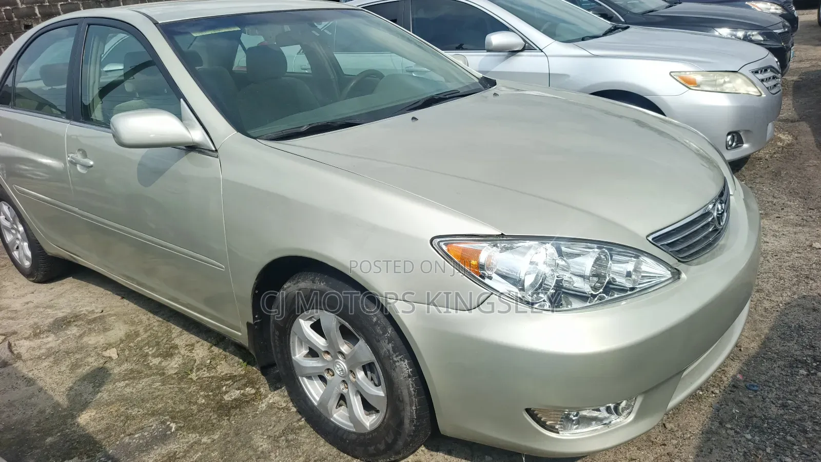 Toyota Camry LE 4dr Sedan (2.4L 4cyl 5M) 2004 Gold