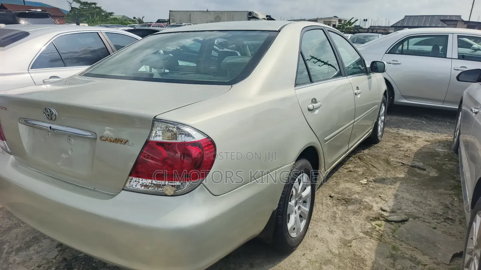 Toyota Camry LE 4dr Sedan (2.4L 4cyl 5M) 2004 Gold