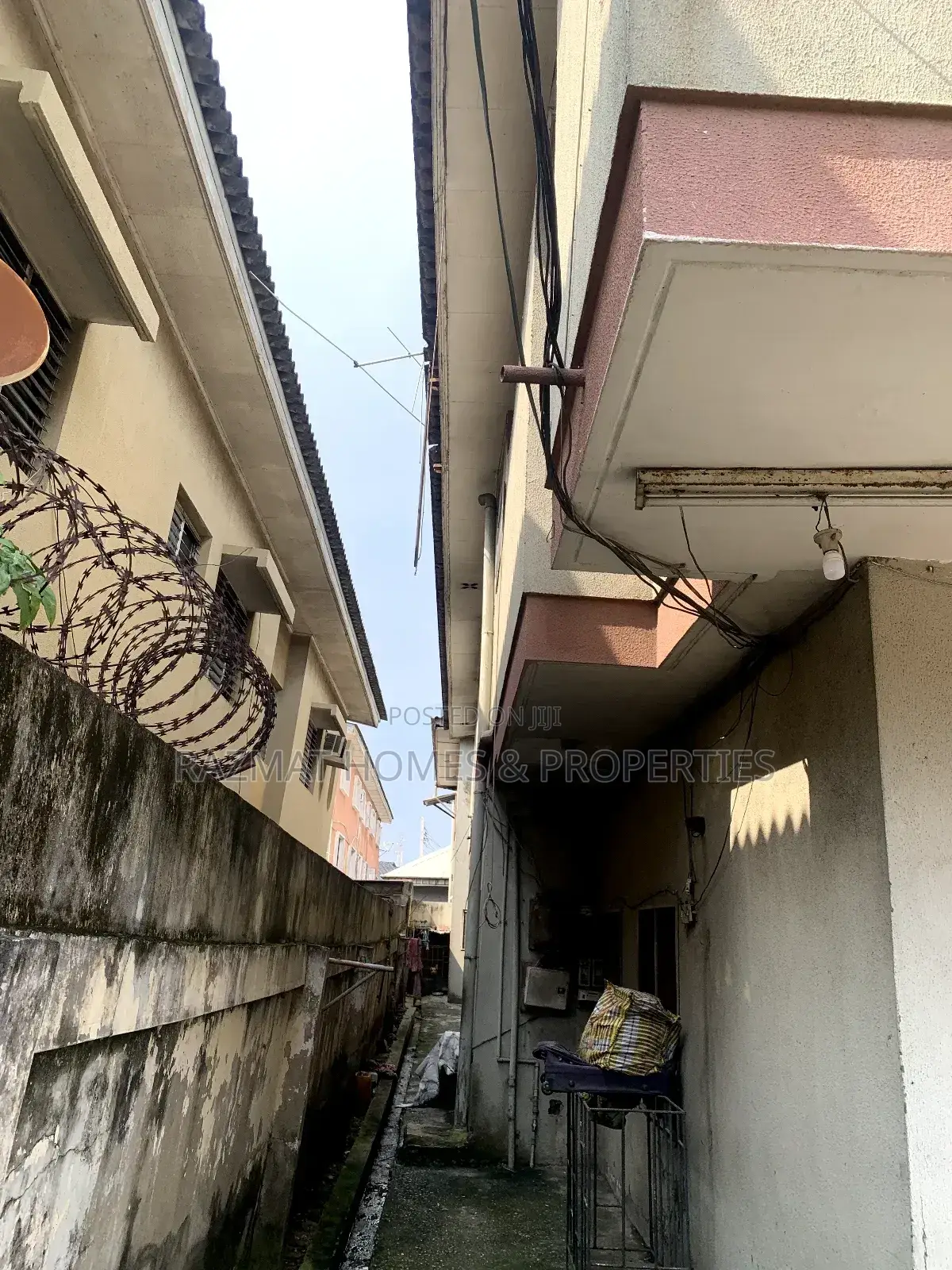 4bdrm Duplex in Alagomeji for sale