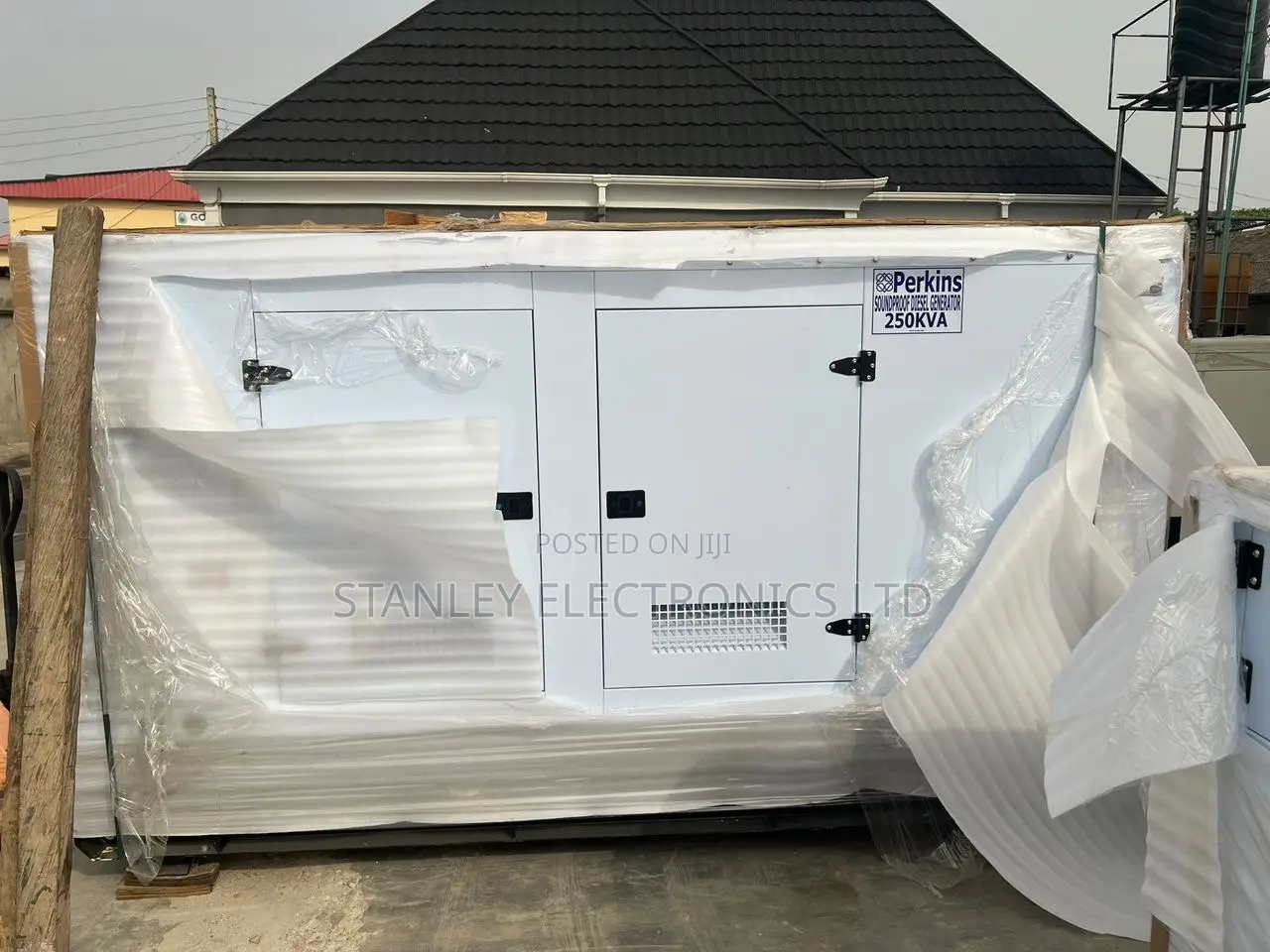 Super Silent 250kva Perkins Soundproof Generator Diesel Engine