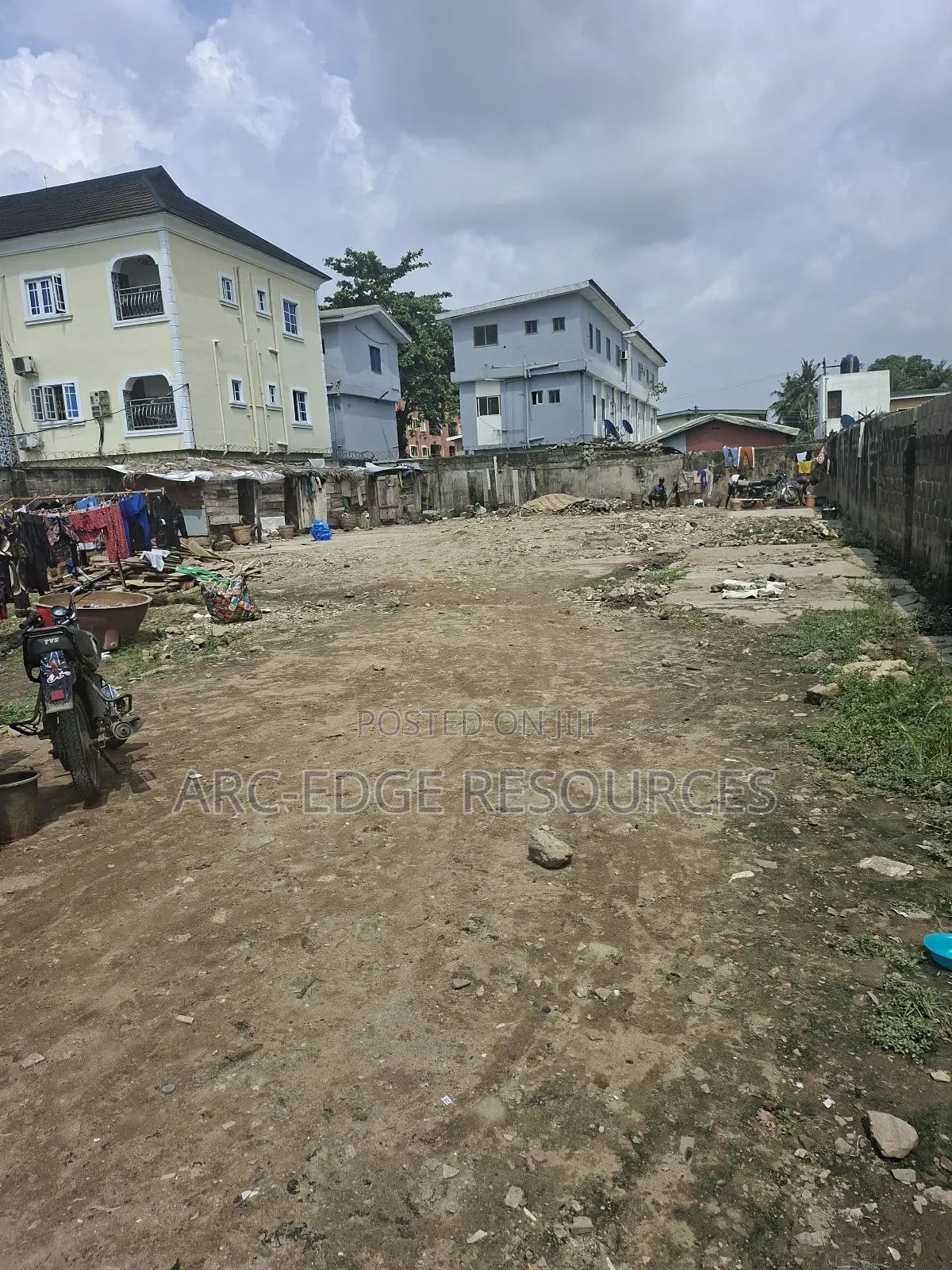Dry Bareland Suitable for Residential/Commercial Use