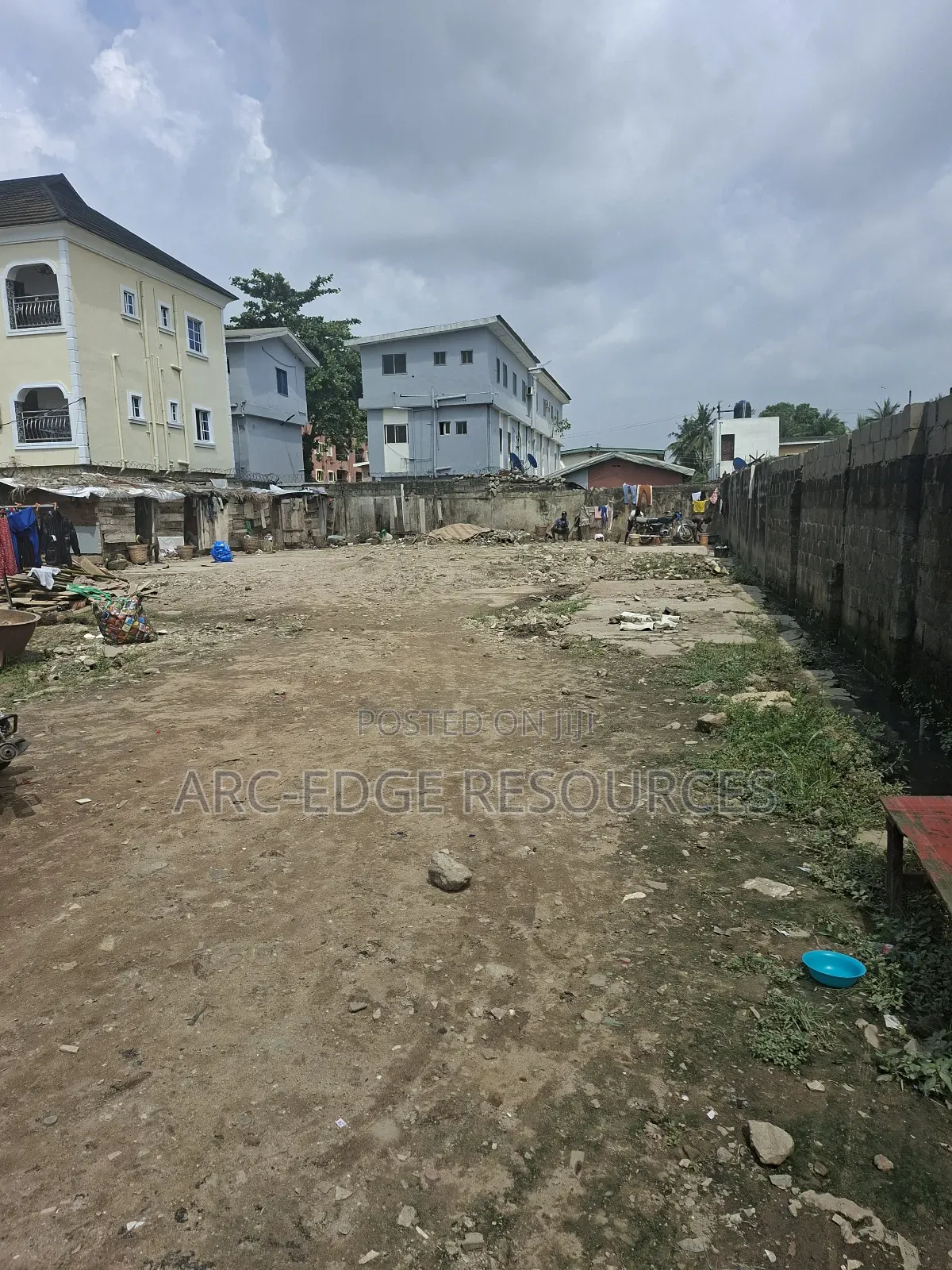 Dry Bareland Suitable for Residential/Commercial Use