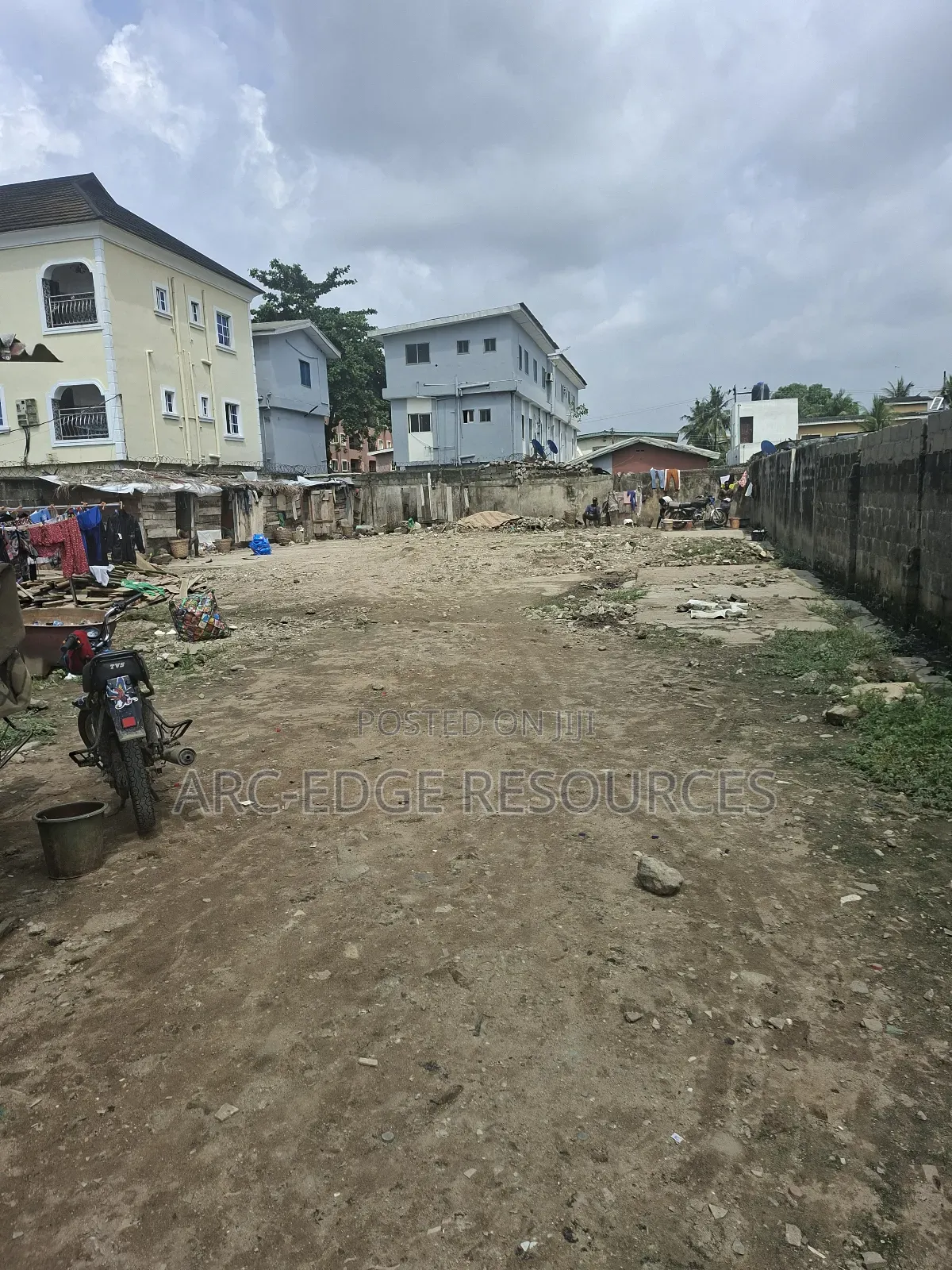 Dry Bareland Suitable for Residential/Commercial Use