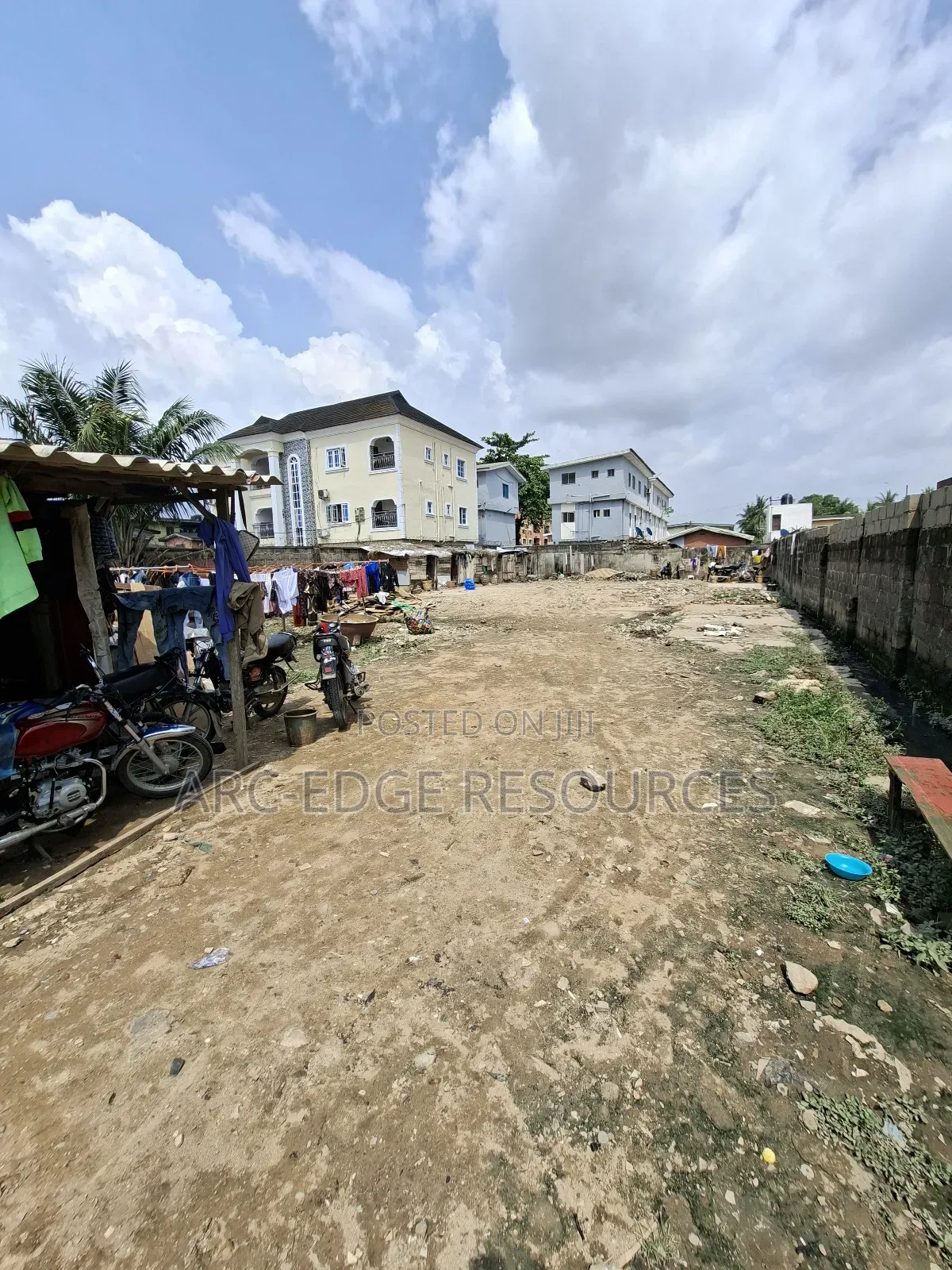 Dry Bareland Suitable for Residential/Commercial Use
