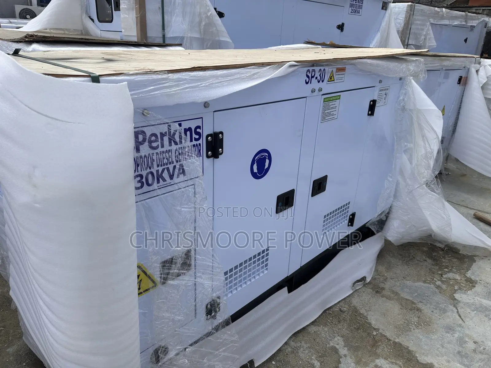 Original England Perkins Soundproof Diesel Generator 30kva