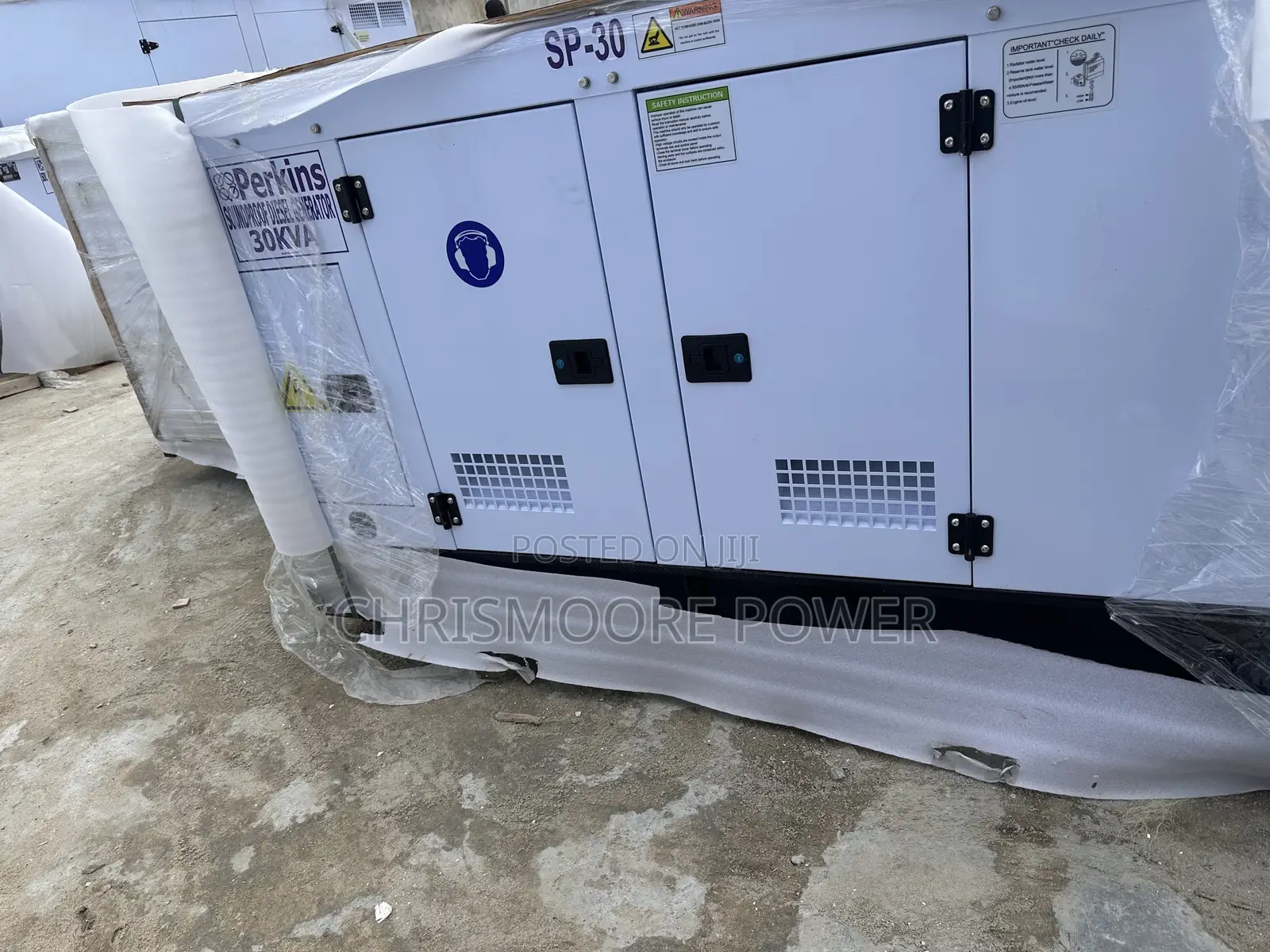 Original England Perkins Soundproof Diesel Generator 30kva