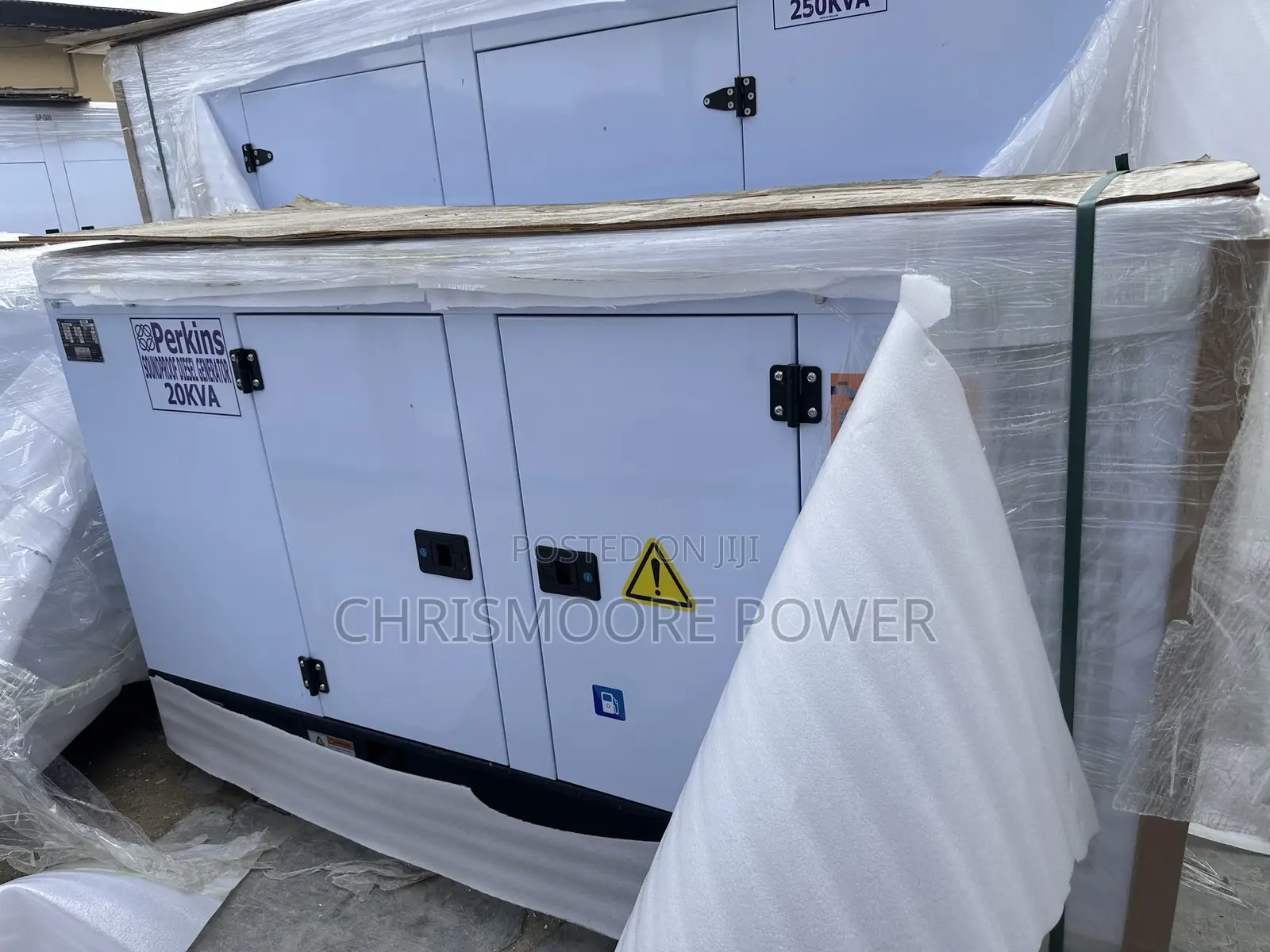 Original England Perkins Soundproof Diesel Generator 20kva