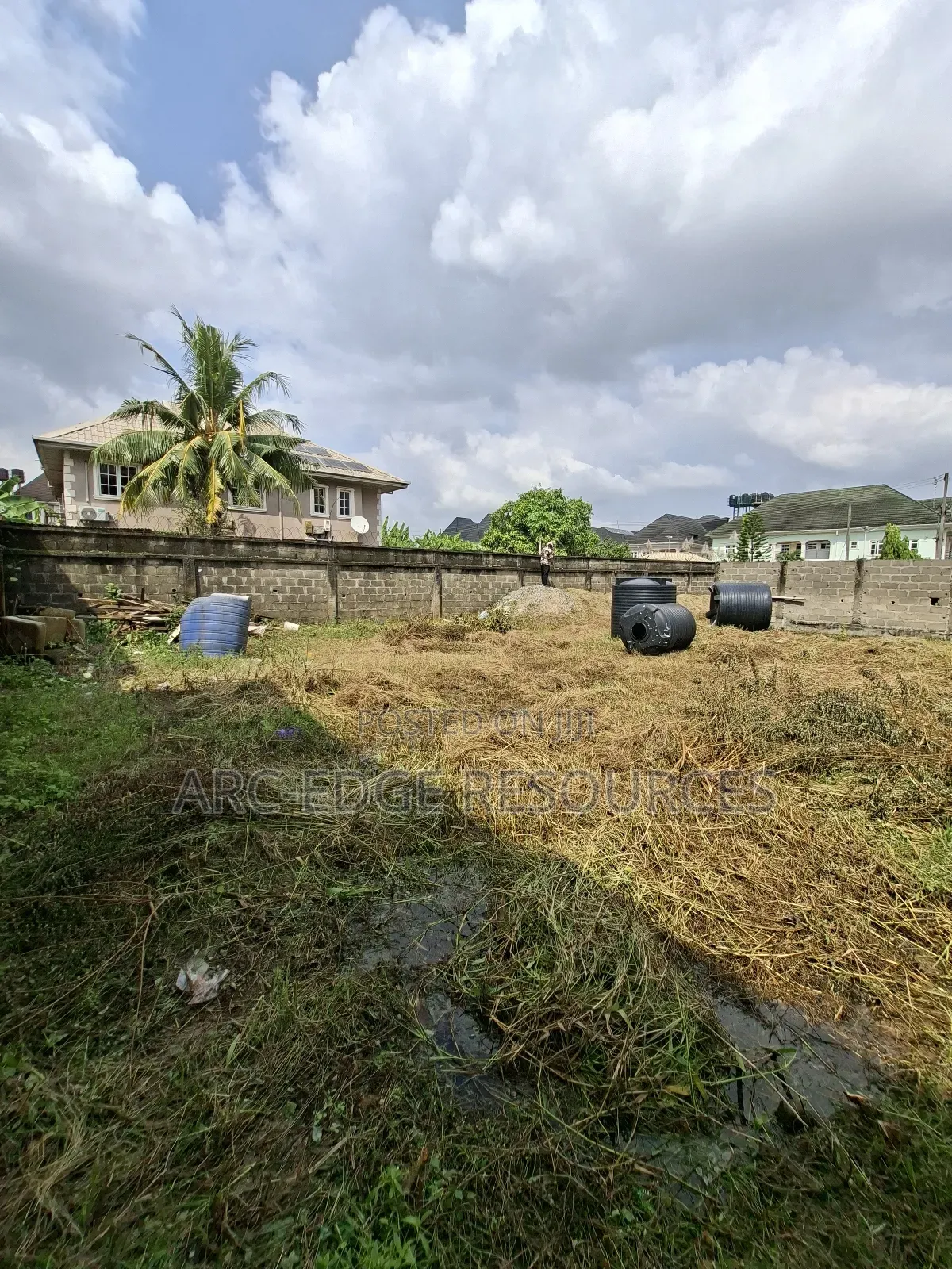 Dry 450sqm Land in Greenfield Estate, Ago