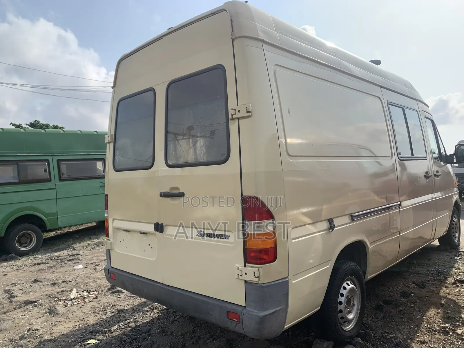 Mercedes-Benz Sprinter 2002 Gold