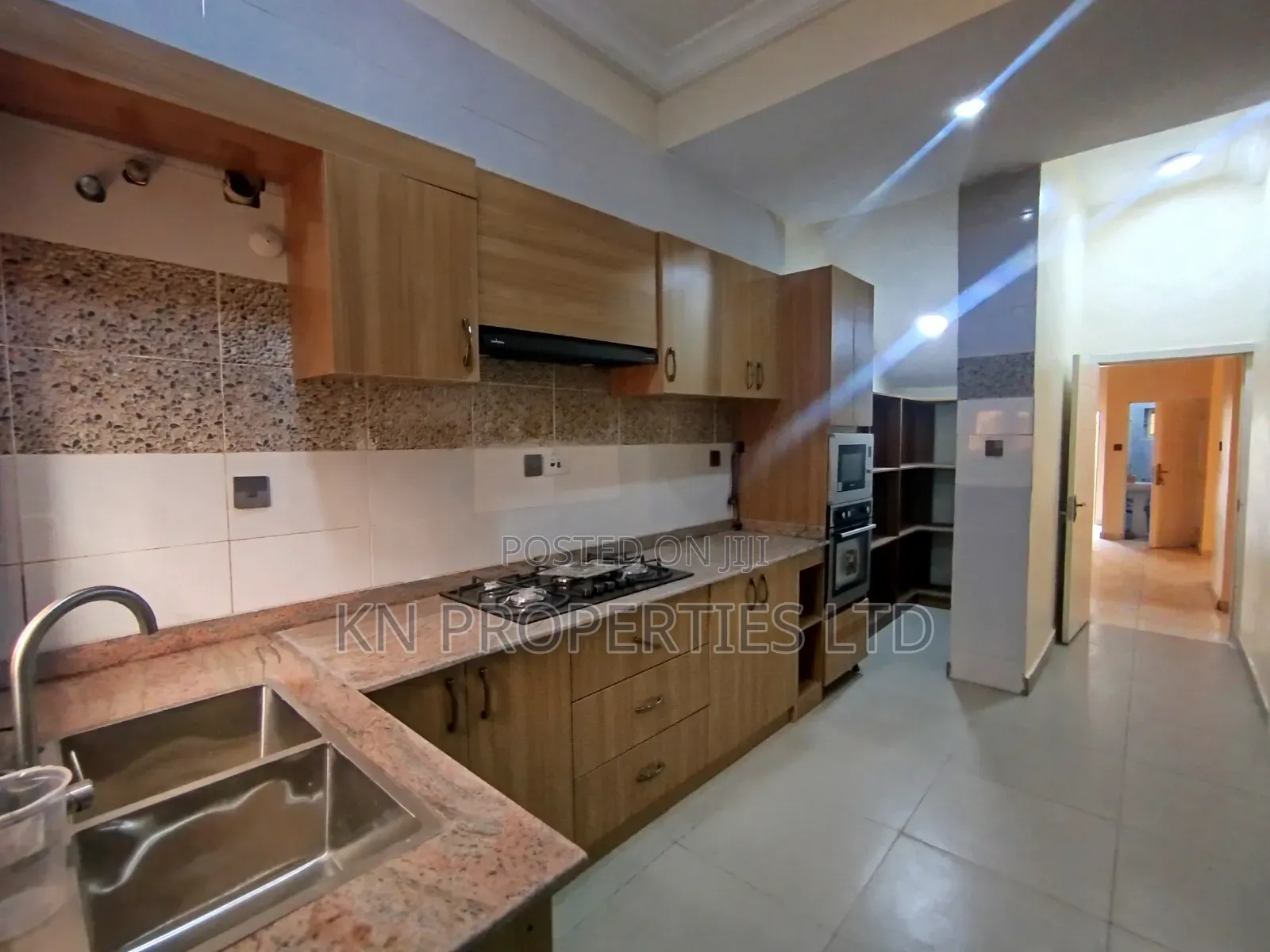 5bdrm Townhouse / Terrace in Gusape Main, Guzape District for rent