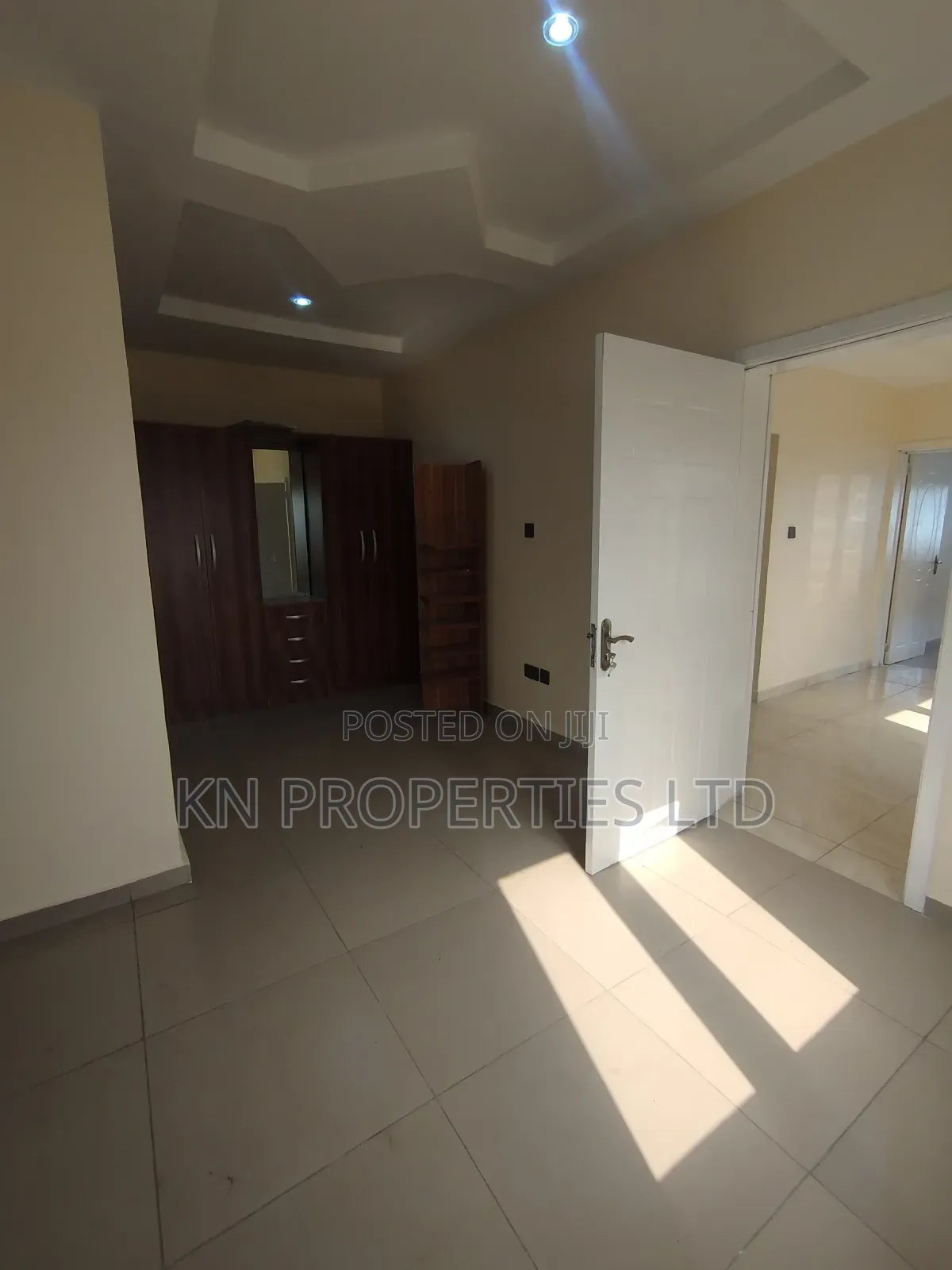 5bdrm Townhouse / Terrace in Gusape Main, Guzape District for rent