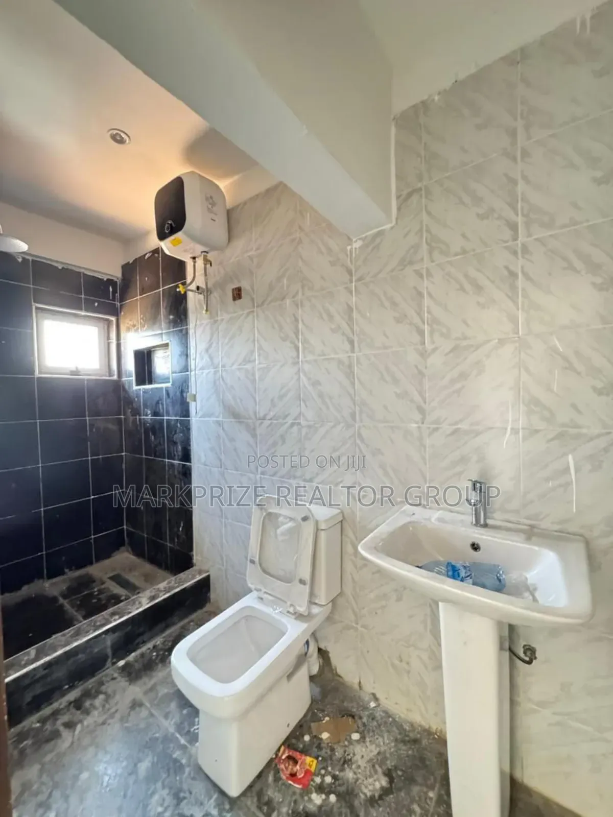 3bdrm Apartment in Surulere for sale