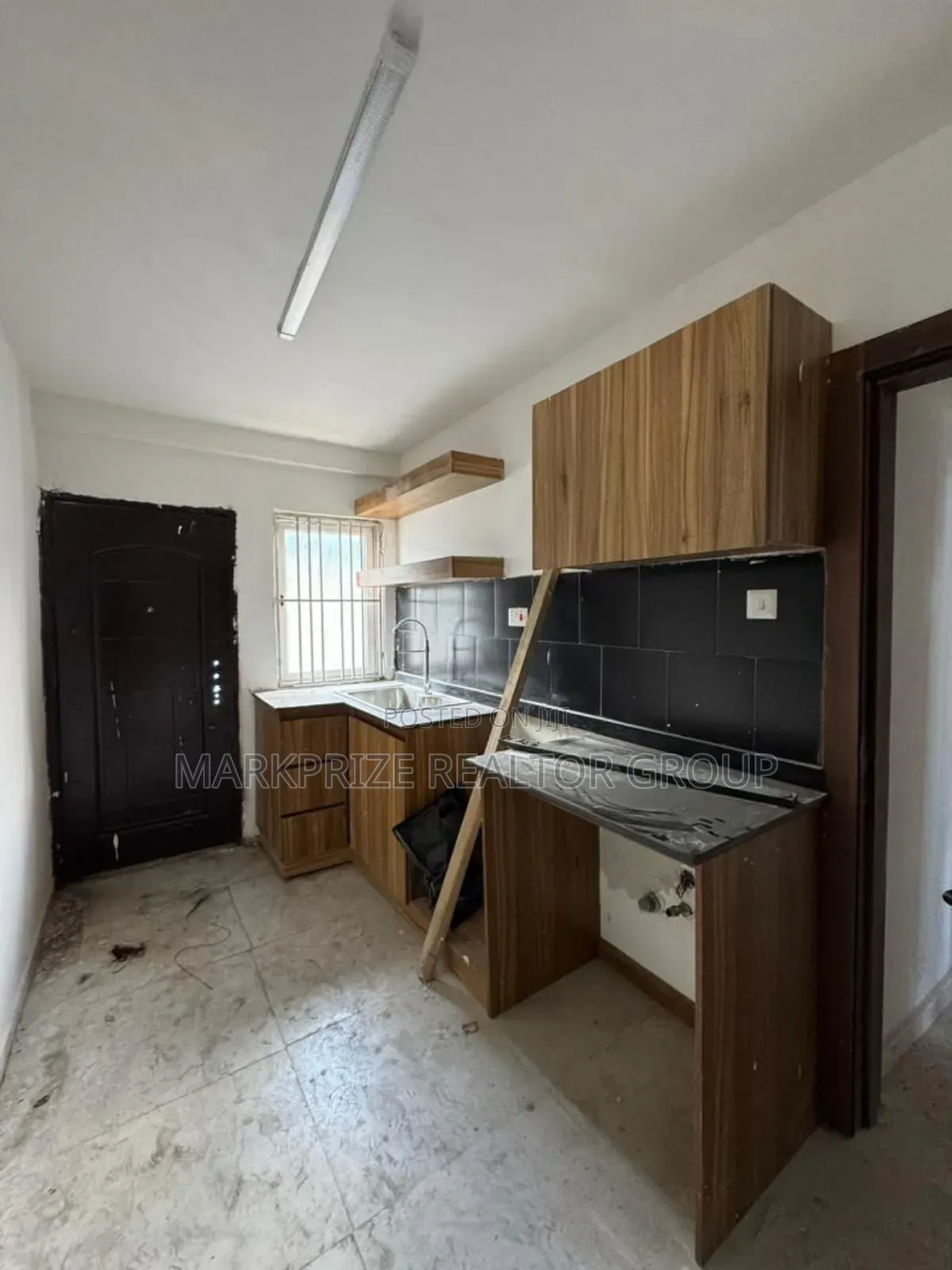 3bdrm Apartment in Surulere for sale