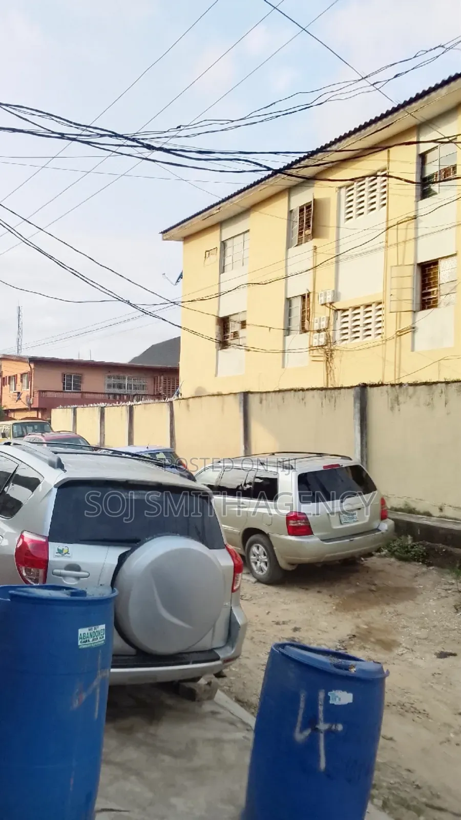 Furnished 3bdrm Block of Flats in Soluyi for sale