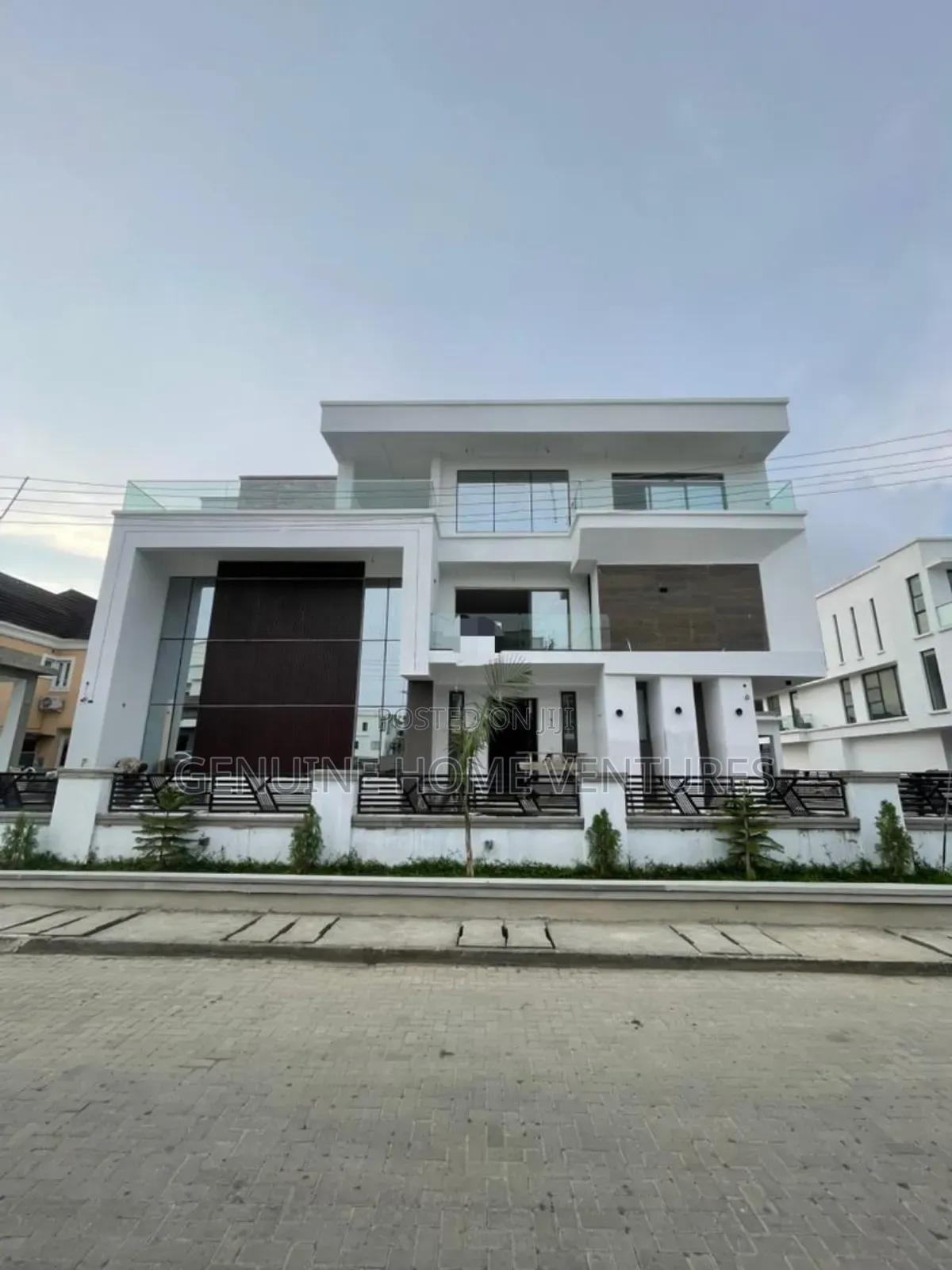 6bdrm Duplex in Osapa Lekki for sale