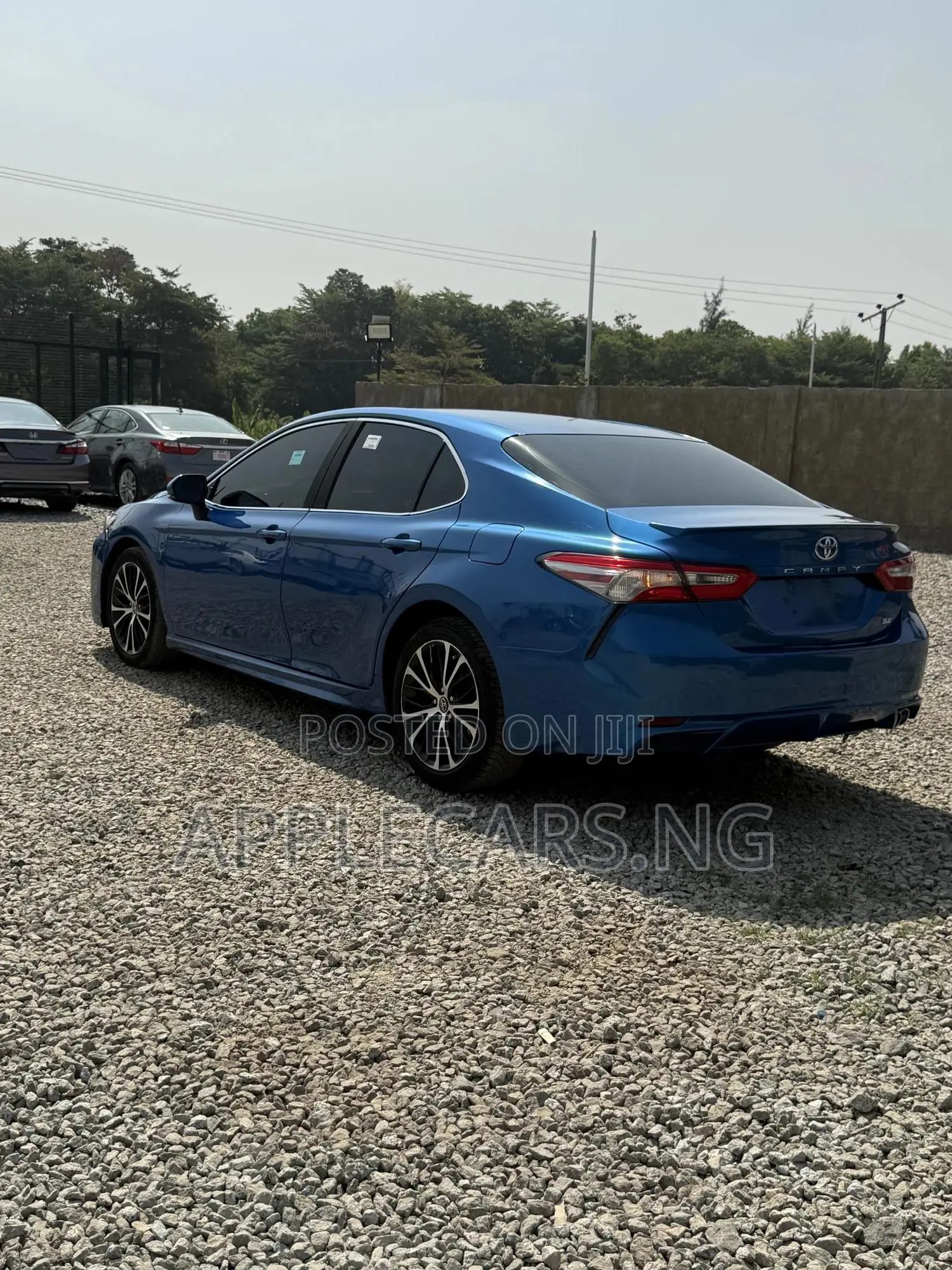 Toyota Camry SE FWD (2.5L 4cyl 8AM) 2018 Blue