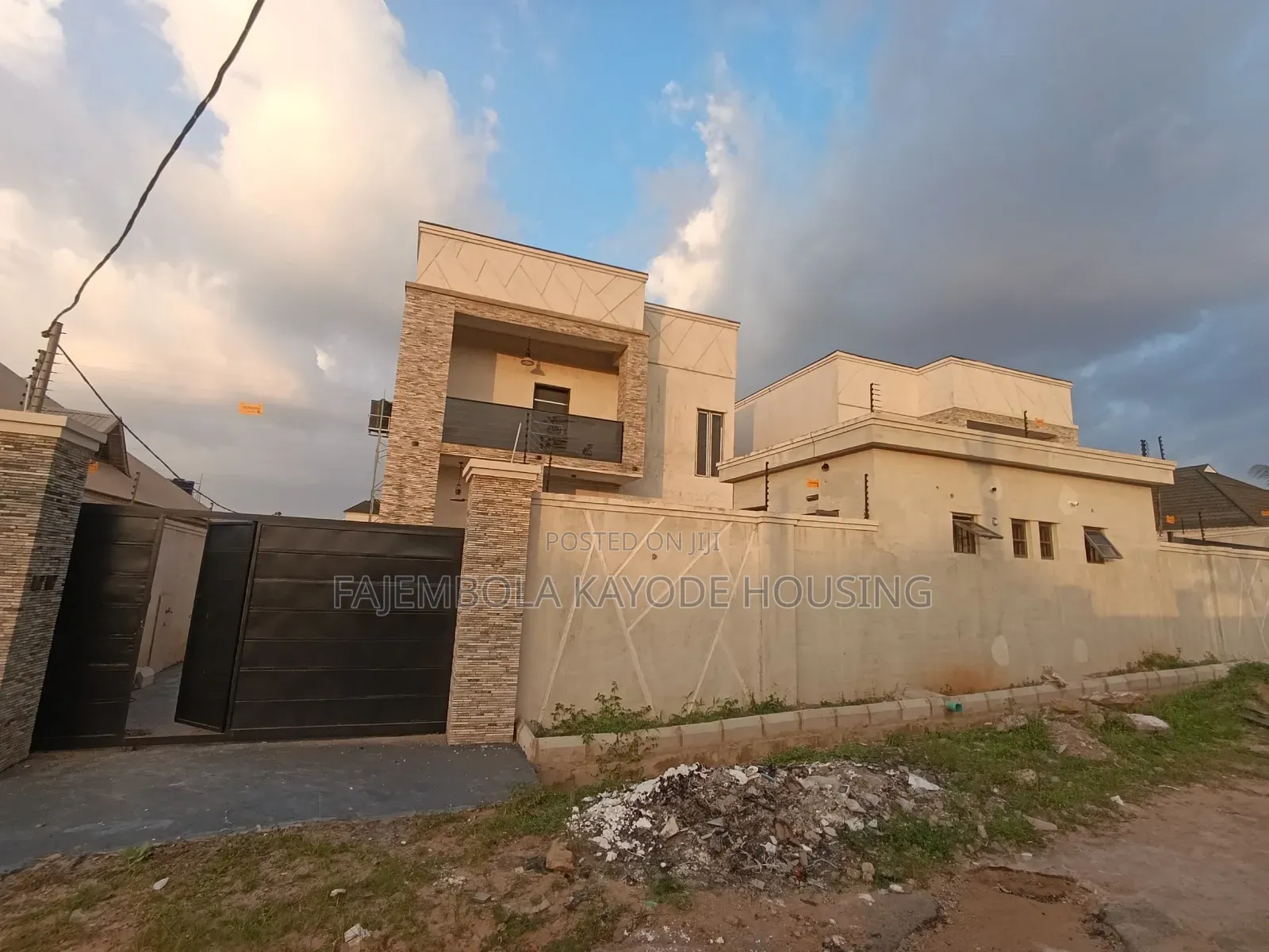4bdrm Duplex in Oba Otudeko Close, Jericho for sale