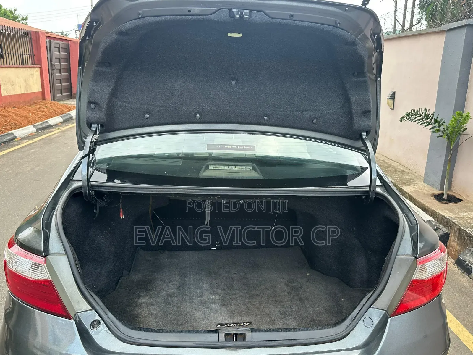 Toyota Camry SE 4dr Sedan (2.5L 4cyl 6A) 2016 Gray