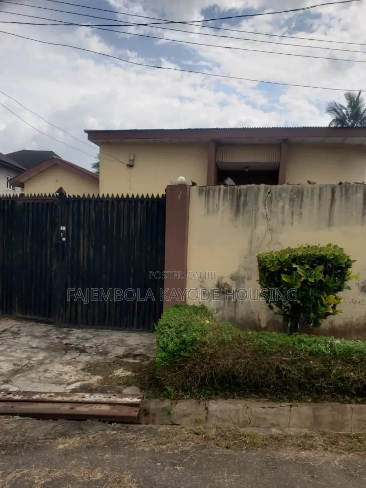 4bdrm Bungalow in Pdcos Estate, Akobo for sale