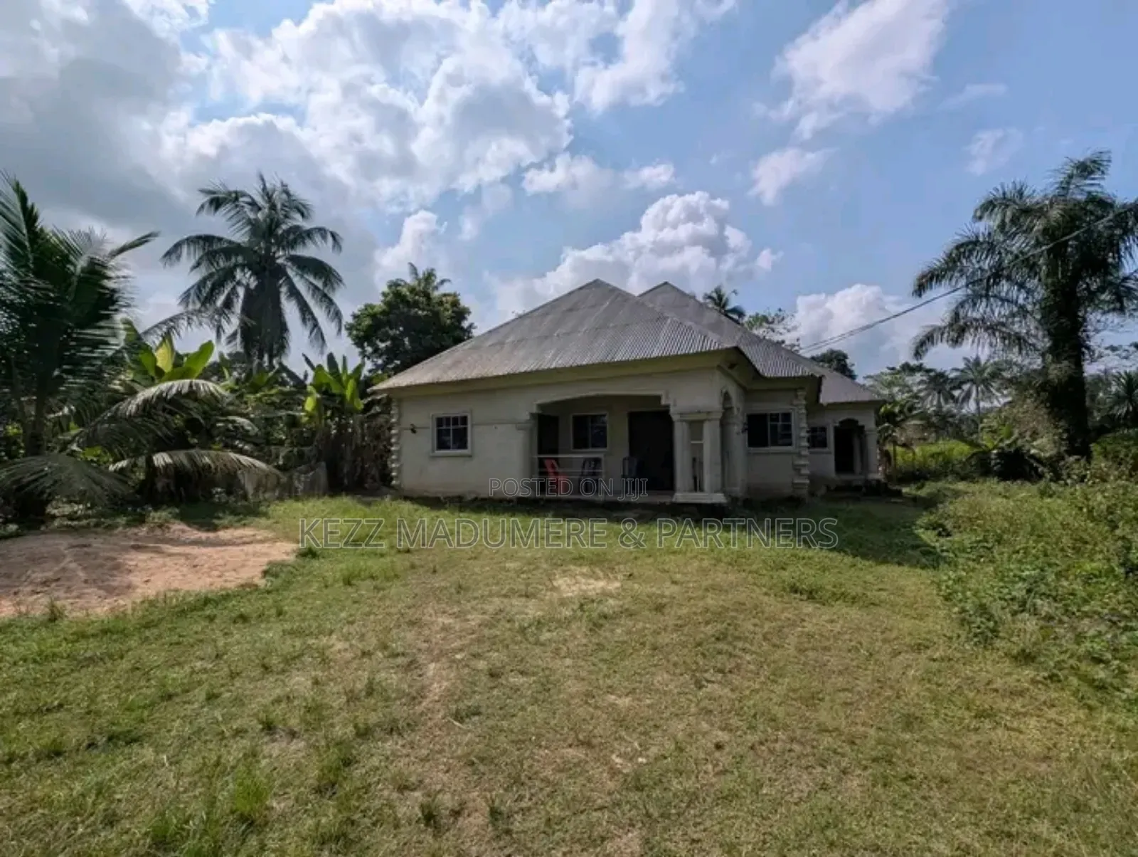 4bdrm Bungalow in Off Idoro Road Uyo for sale