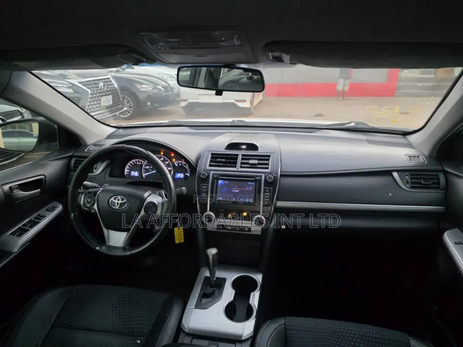 Toyota Camry SE 4dr Sedan (2.5L 4cyl 6A) 2013 White
