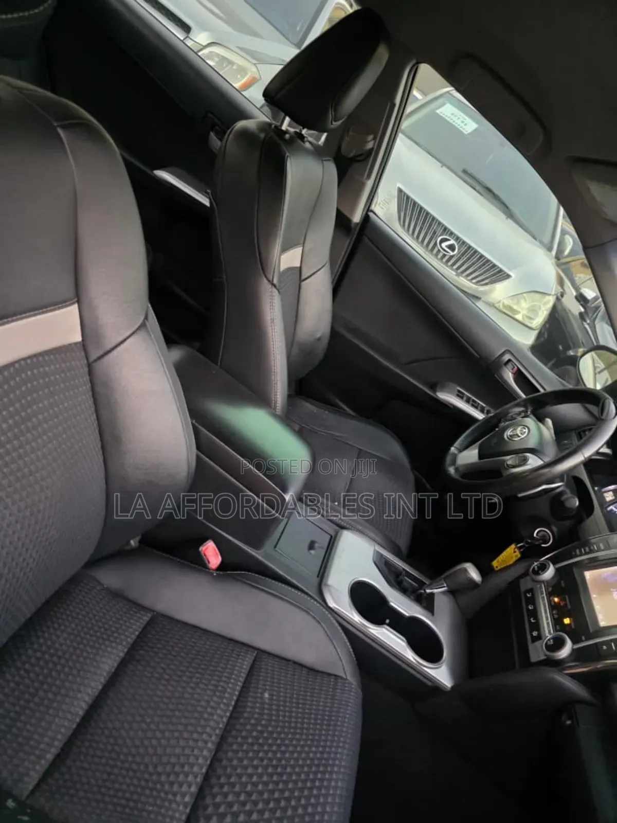 Toyota Camry SE 4dr Sedan (2.5L 4cyl 6A) 2013 White
