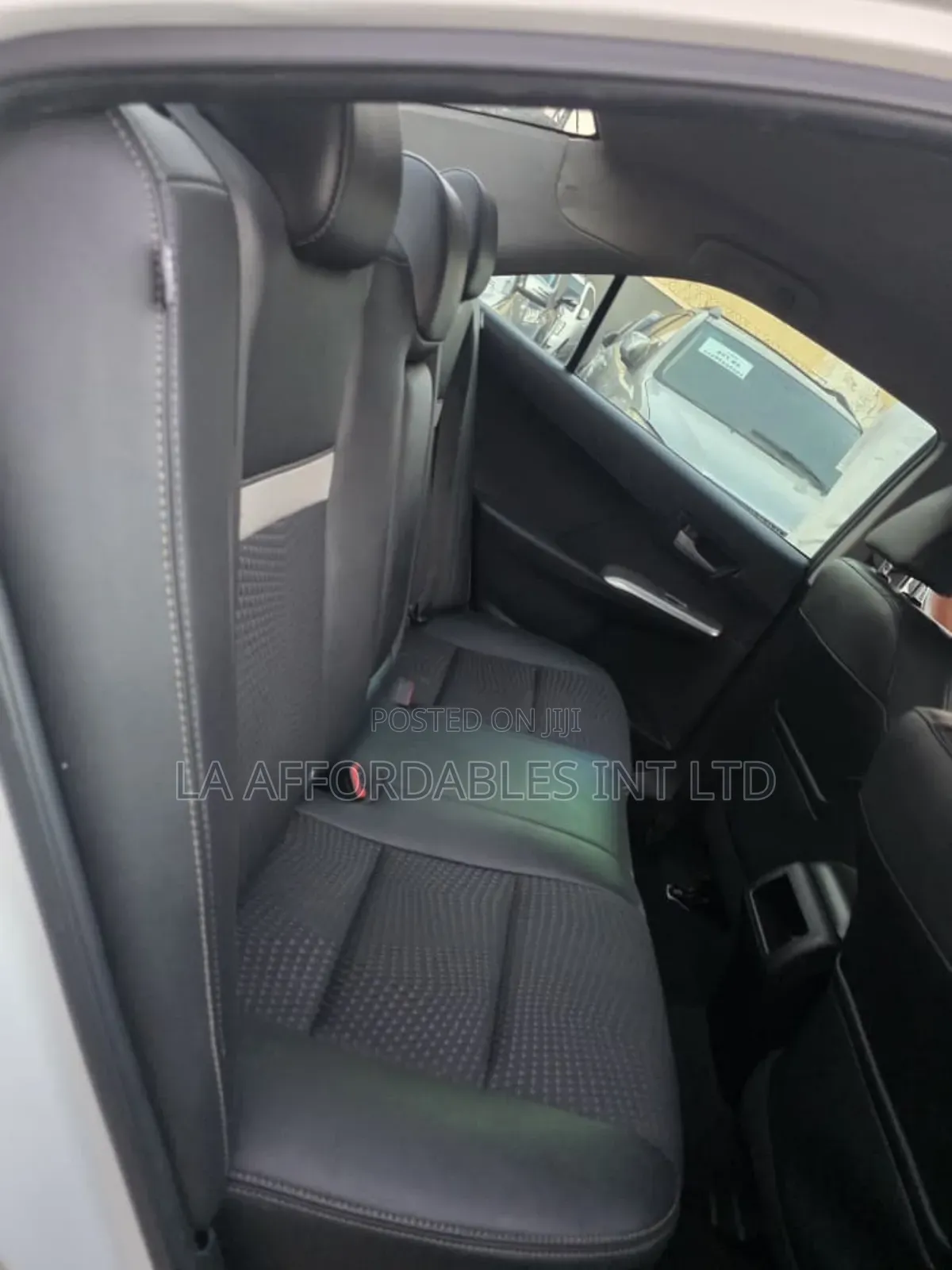 Toyota Camry SE 4dr Sedan (2.5L 4cyl 6A) 2013 White