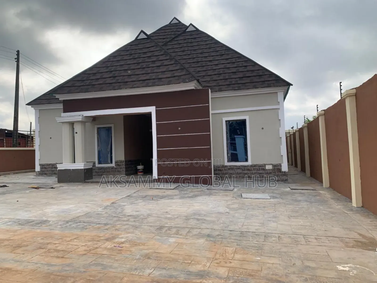 5bdrm Bungalow in Orogun Ibadan for sale
