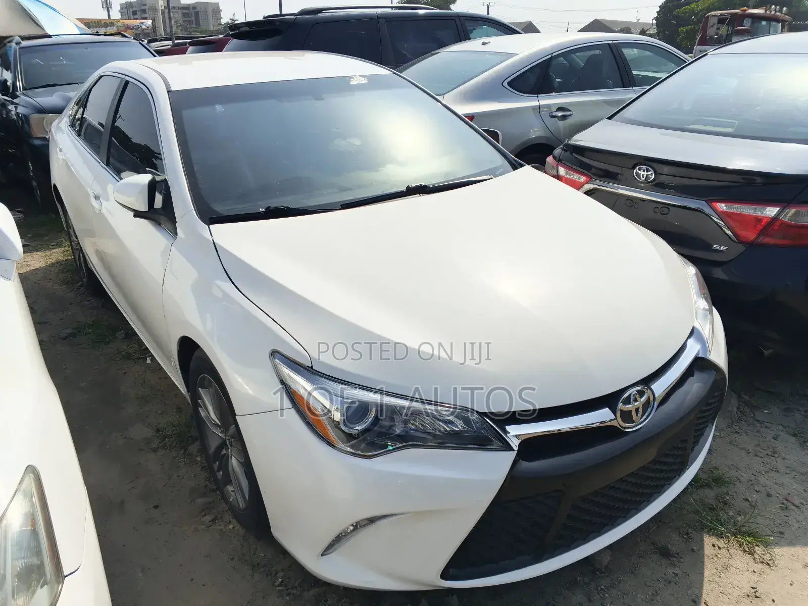 Toyota Camry SE 4dr Sedan (2.5L 4cyl 6A) 2016 White