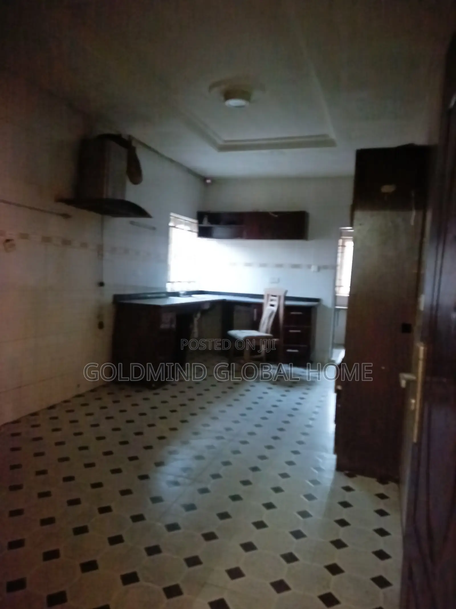 6bdrm Duplex in Fha Estate for sale