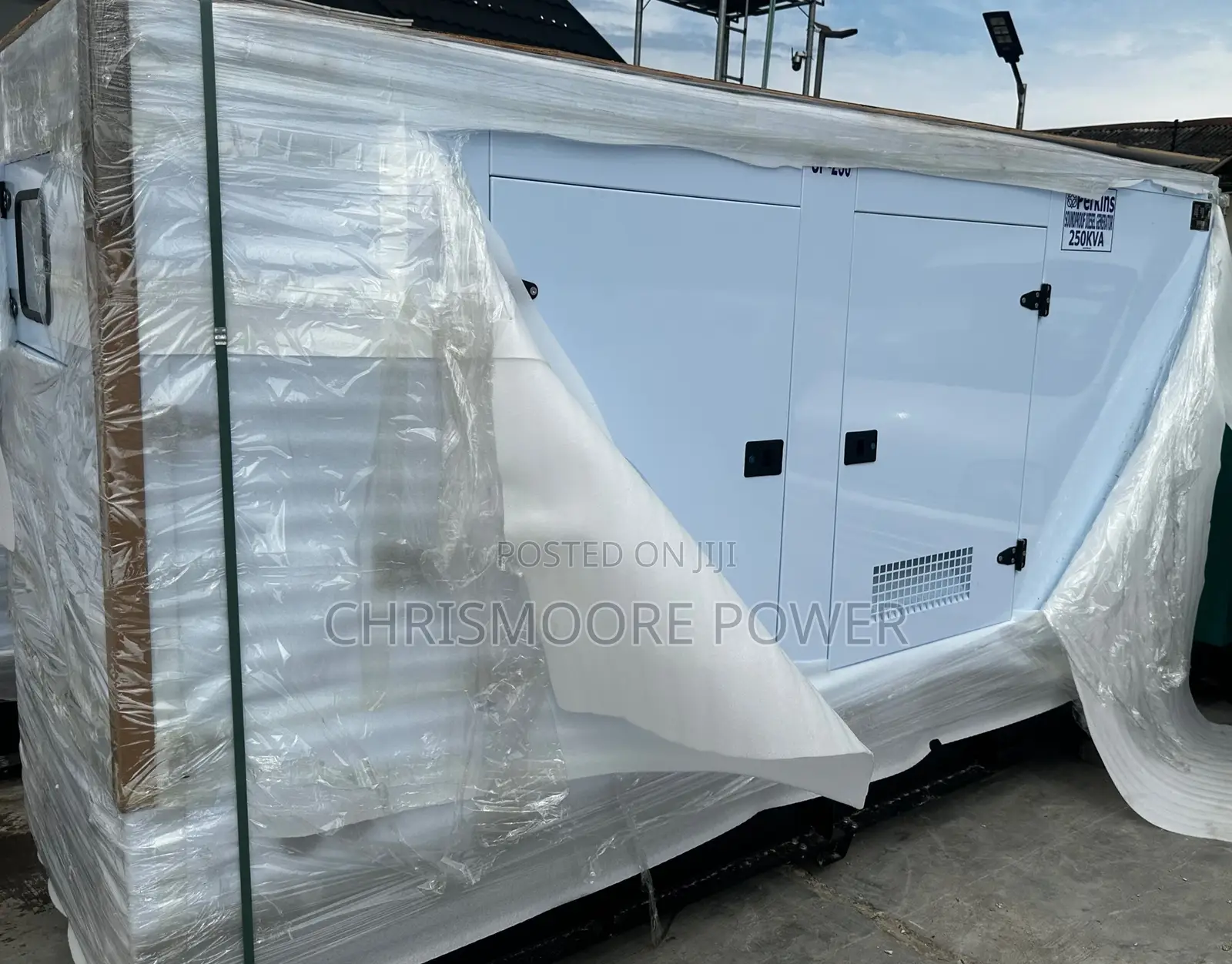 Original England Perkins Soundproof Diesel Generator 250kva