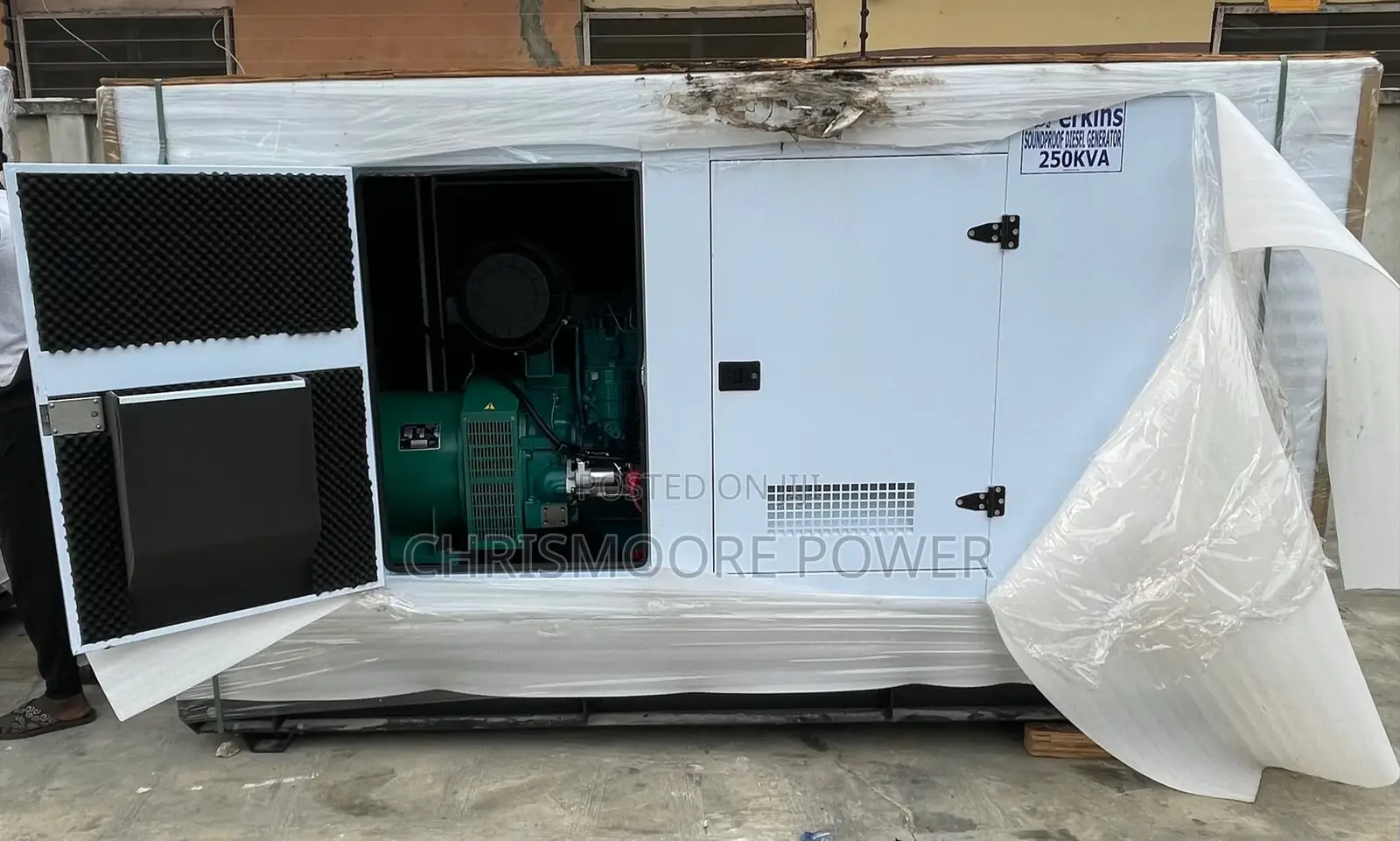 Original Perkins Soundproof Diesel Generator 250kva