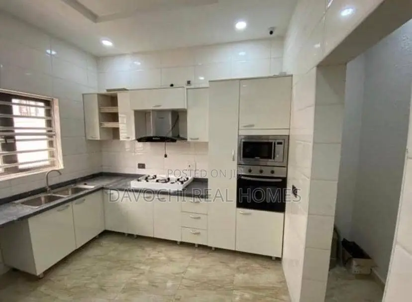 4bdrm Duplex in Ikota for rent