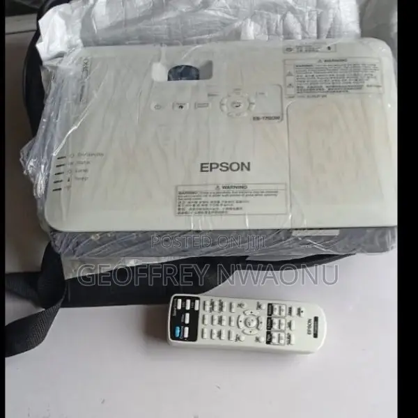 Epson|3,000 Lumens|Portable Projector With Remote +Free Projector Bag