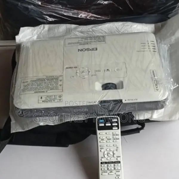 Epson|3,000 Lumens|Portable Projector With Remote +Free Projector Bag