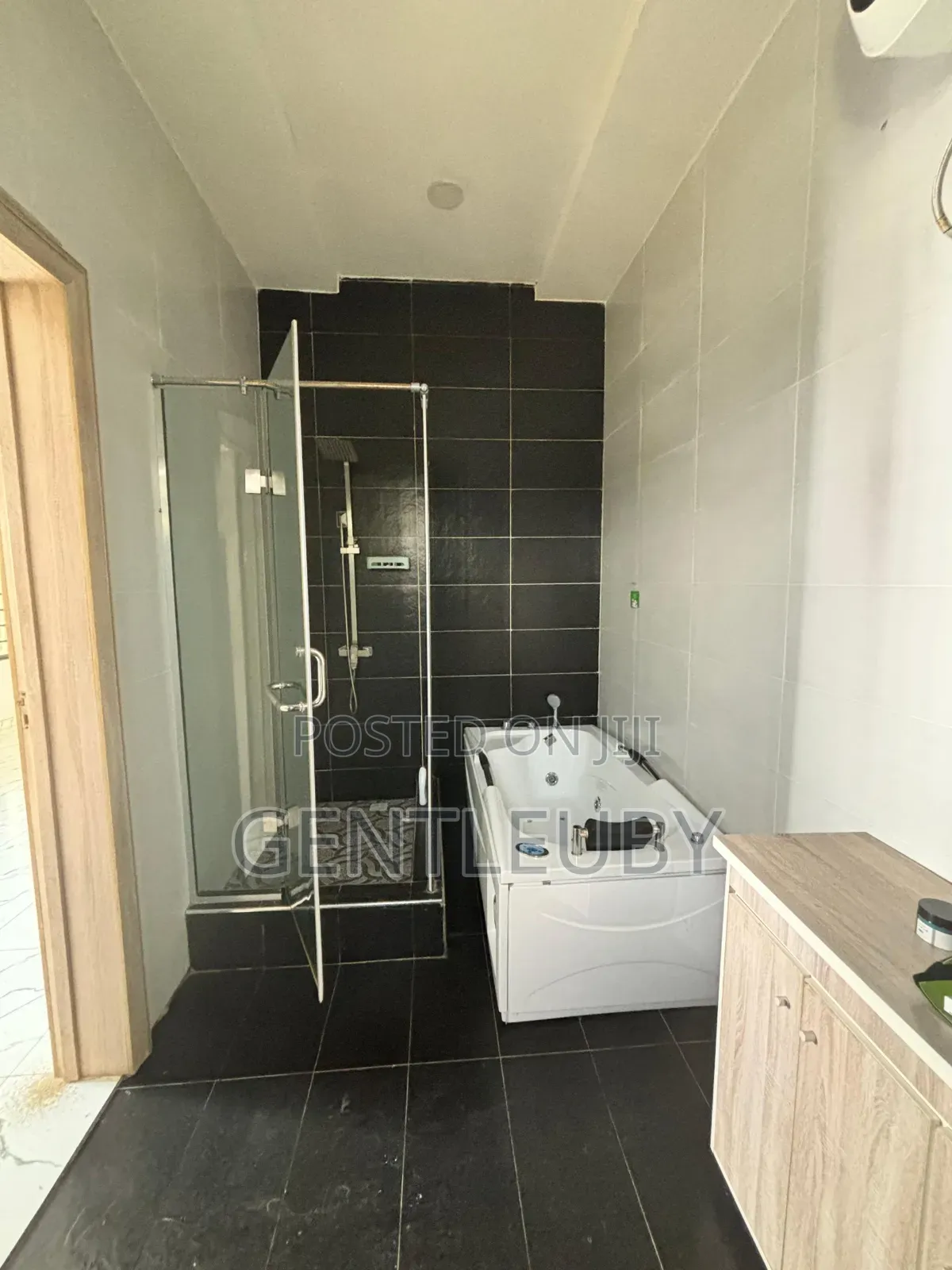 4bdrm Duplex in Orchid, Lekki Phase 2 for rent