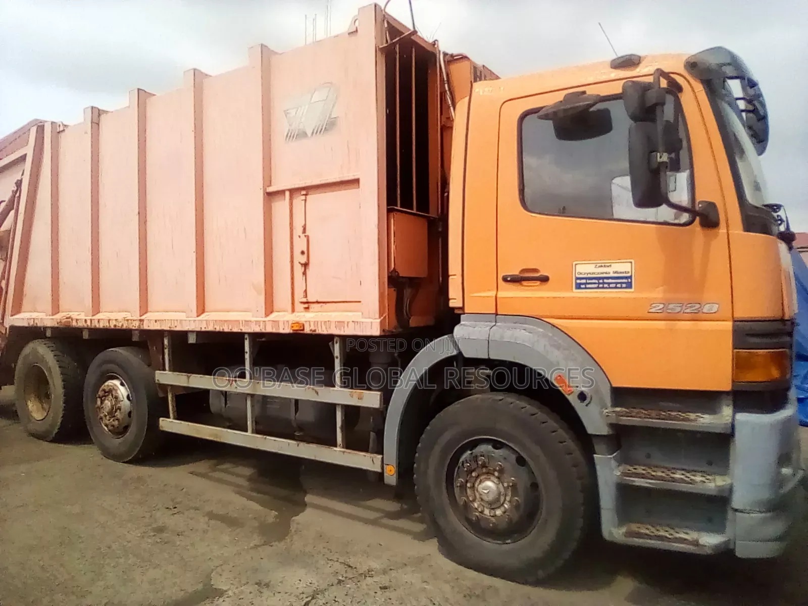 Mercedes Benz Waste Disposable Truck
