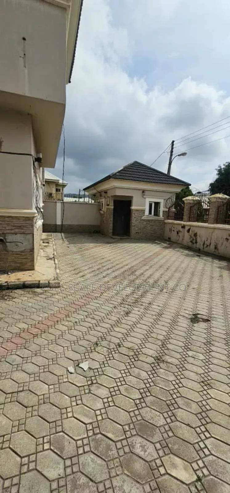 4bdrm Block of Flats in Kubwa for sale