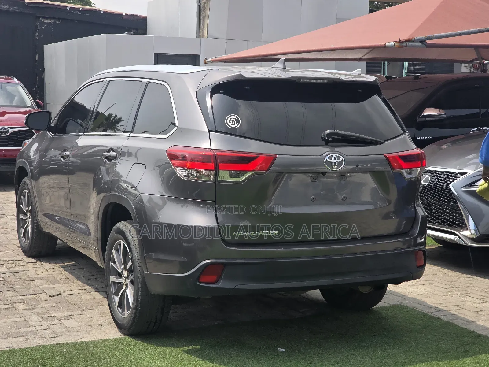 Toyota Highlander XLE 4x2 V6 (3.5L 6cyl 8A) 2018 Gray