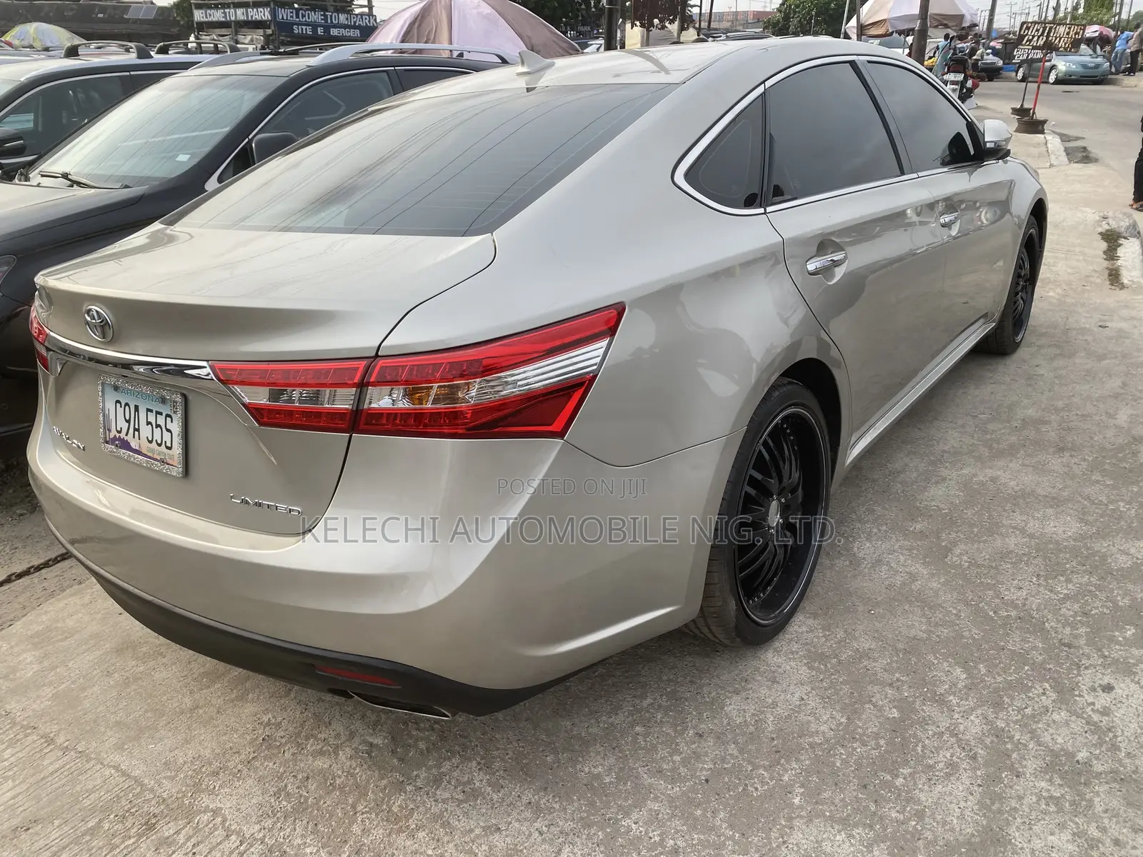Toyota Avalon Limited 4dr Sedan (3.5L 6cyl 6A) 2014 Gold