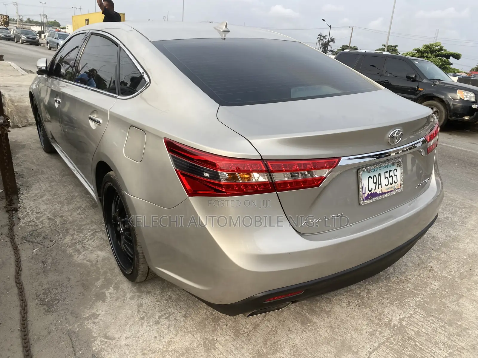 Toyota Avalon Limited 4dr Sedan (3.5L 6cyl 6A) 2014 Gold
