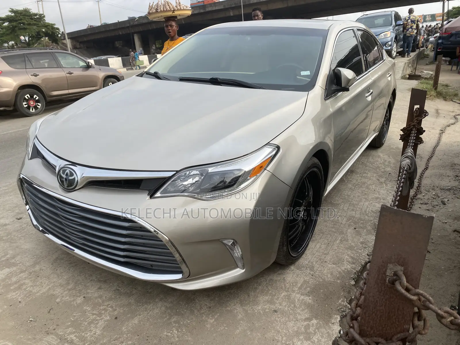 Toyota Avalon Limited 4dr Sedan (3.5L 6cyl 6A) 2014 Gold