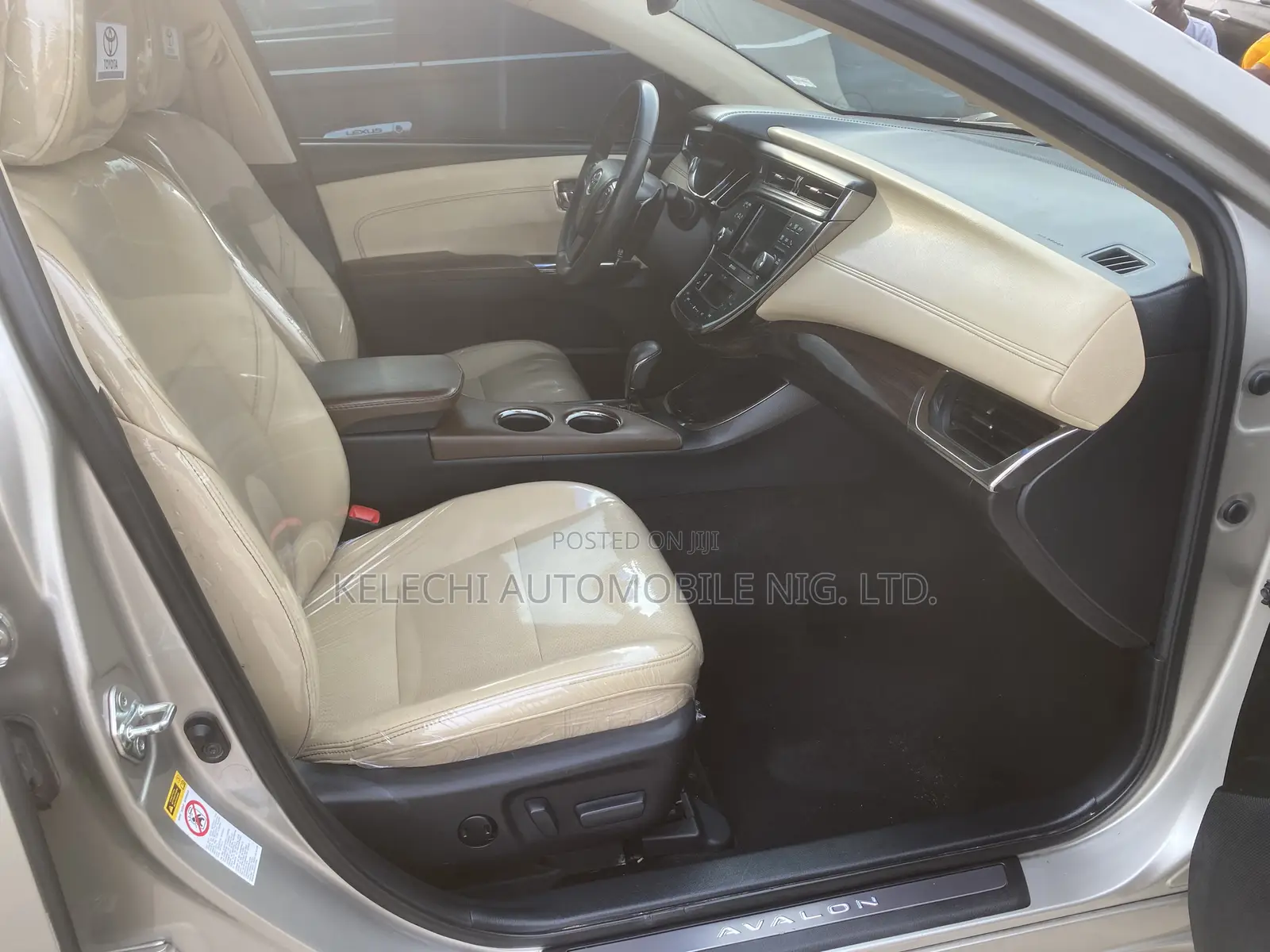 Toyota Avalon Limited 4dr Sedan (3.5L 6cyl 6A) 2014 Gold