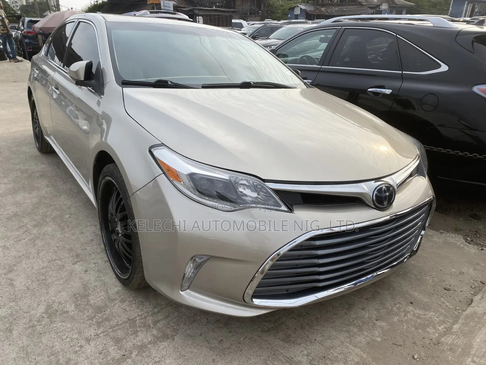 Toyota Avalon Limited 4dr Sedan (3.5L 6cyl 6A) 2014 Gold